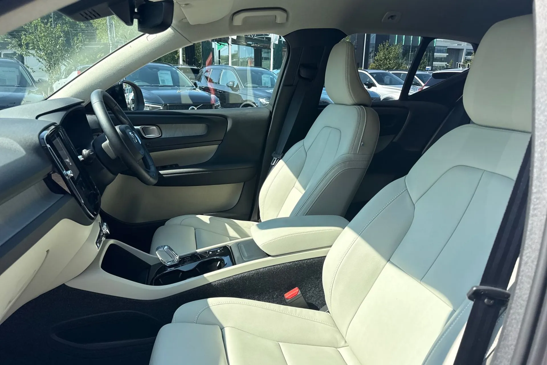 Volvo XC40 thumbnail image number 28