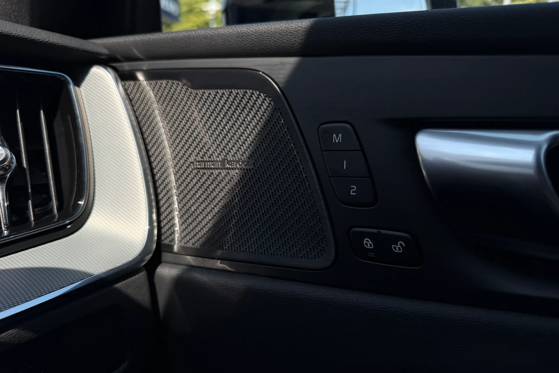 Volvo XC60 thumbnail image number 44