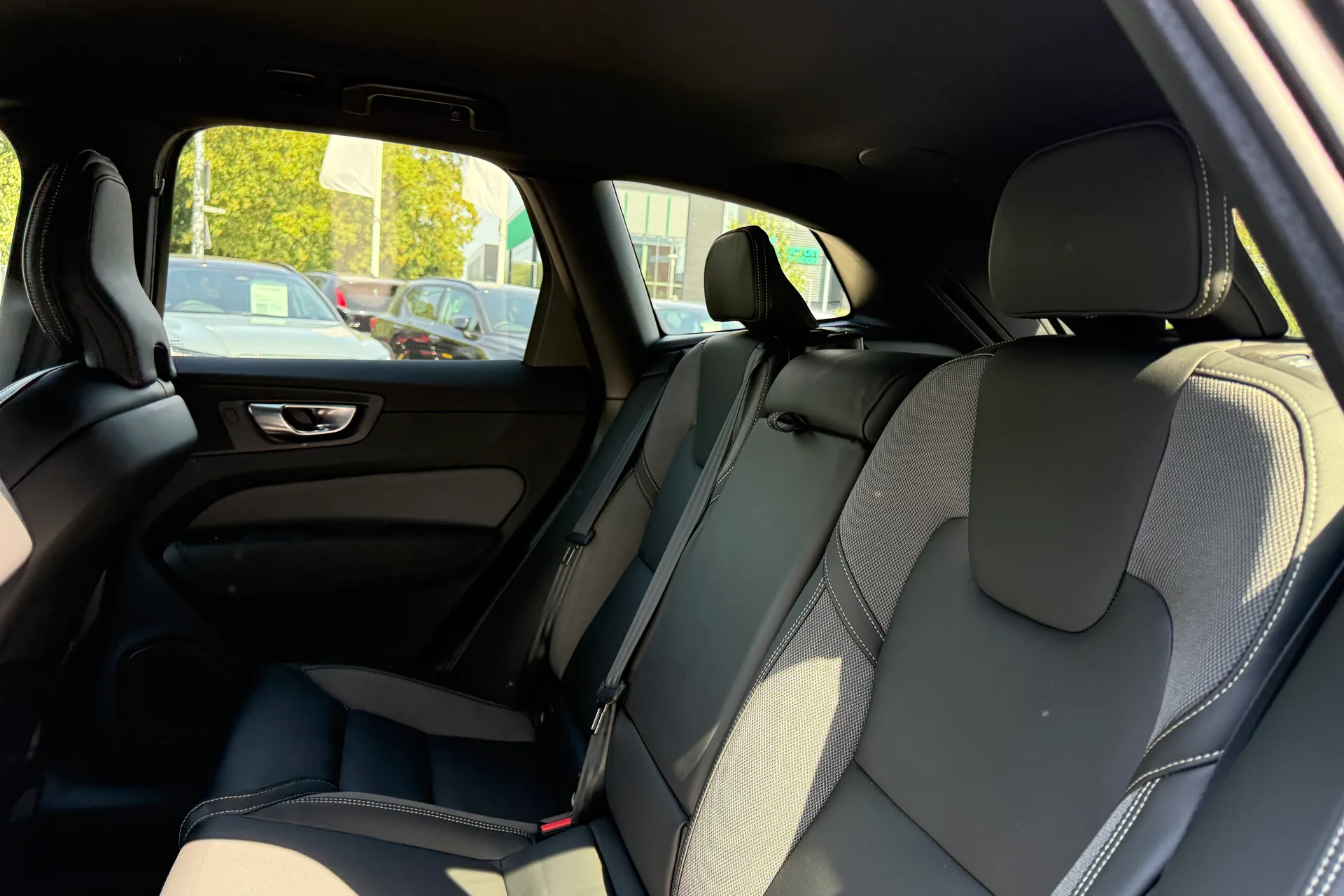 Volvo XC60 thumbnail image number 32