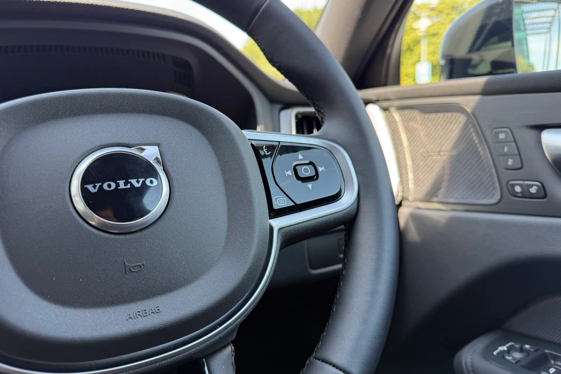 Volvo XC60 thumbnail image number 38