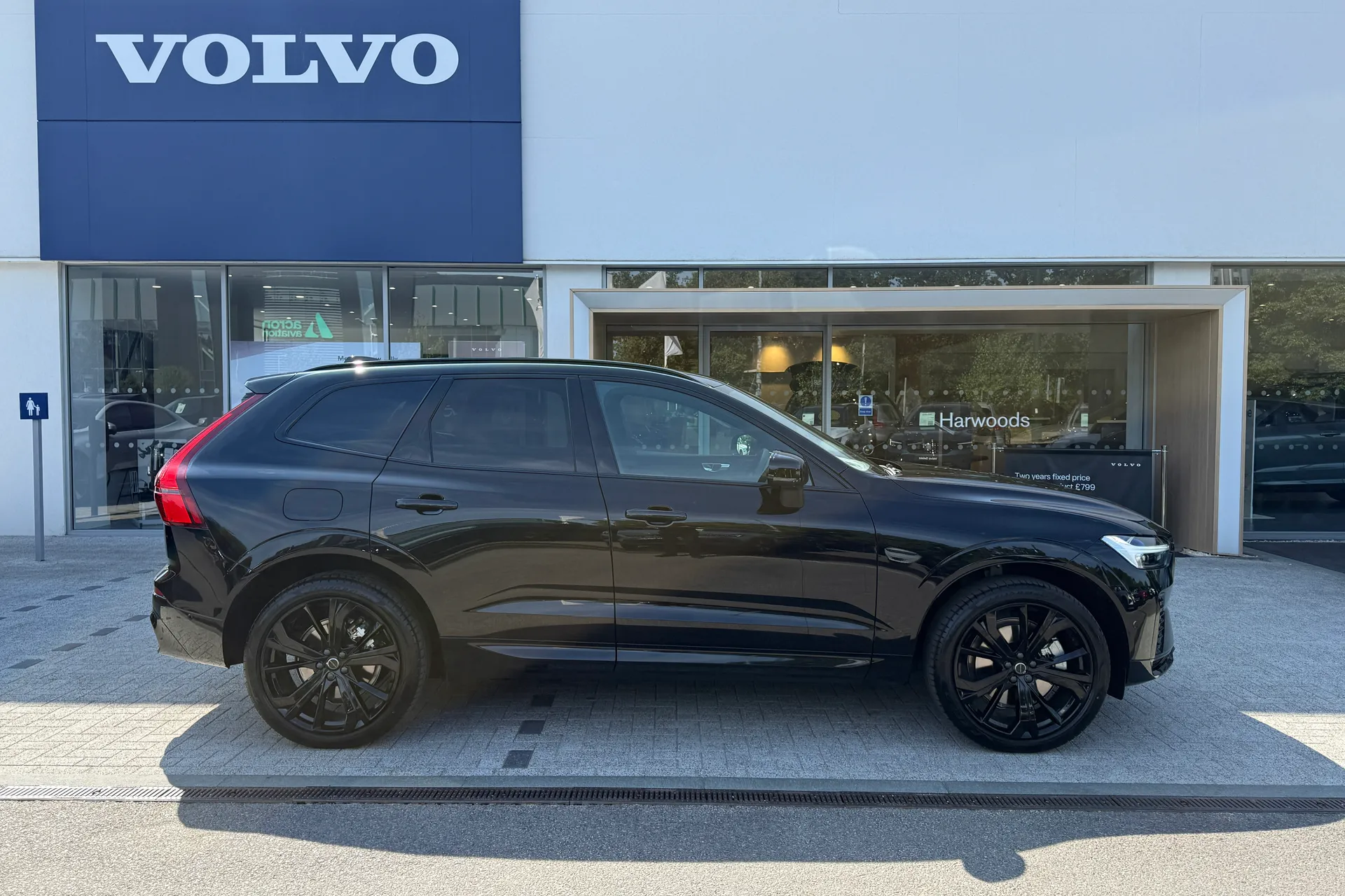 Volvo XC60 thumbnail image number 2