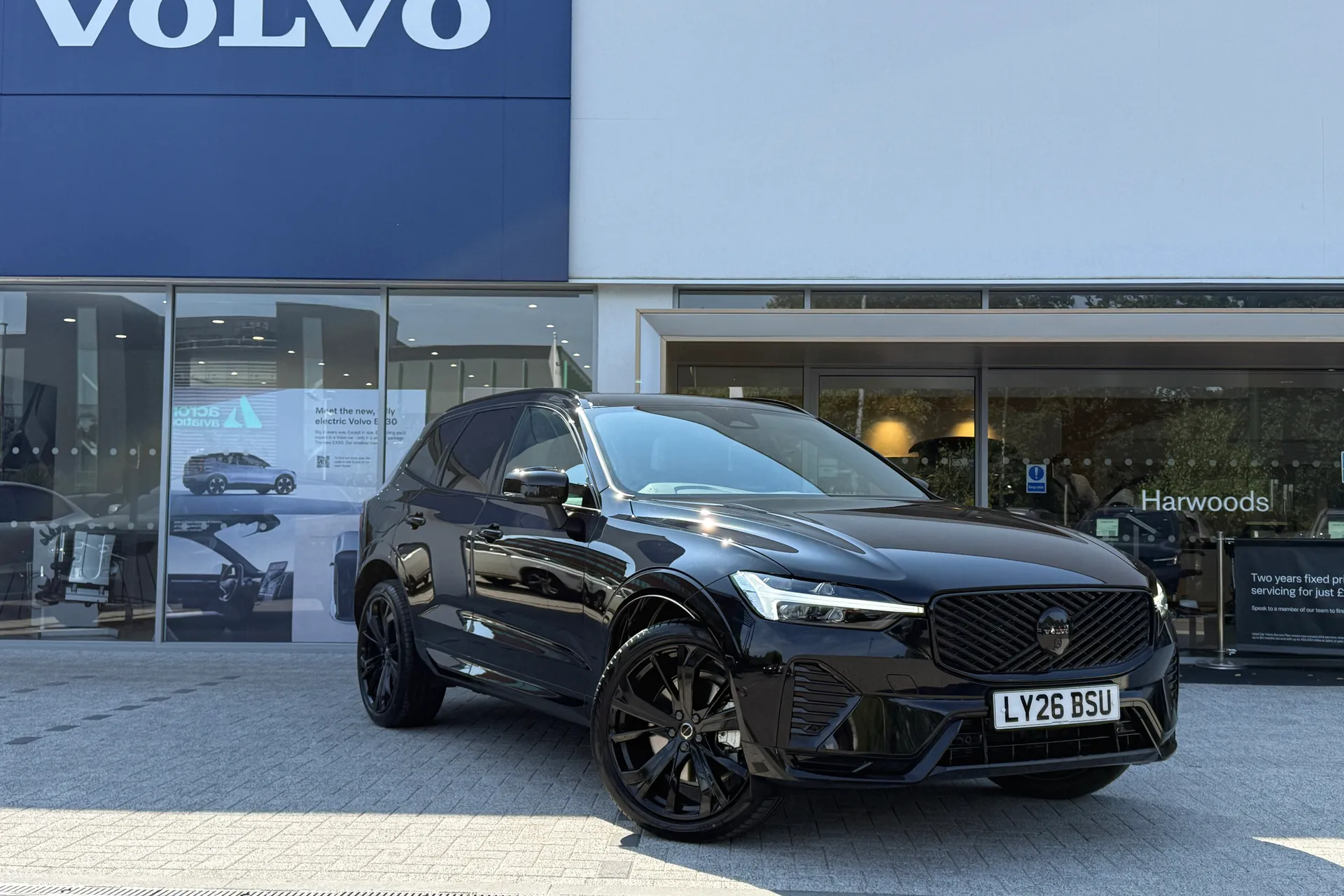 Volvo XC60 focused image