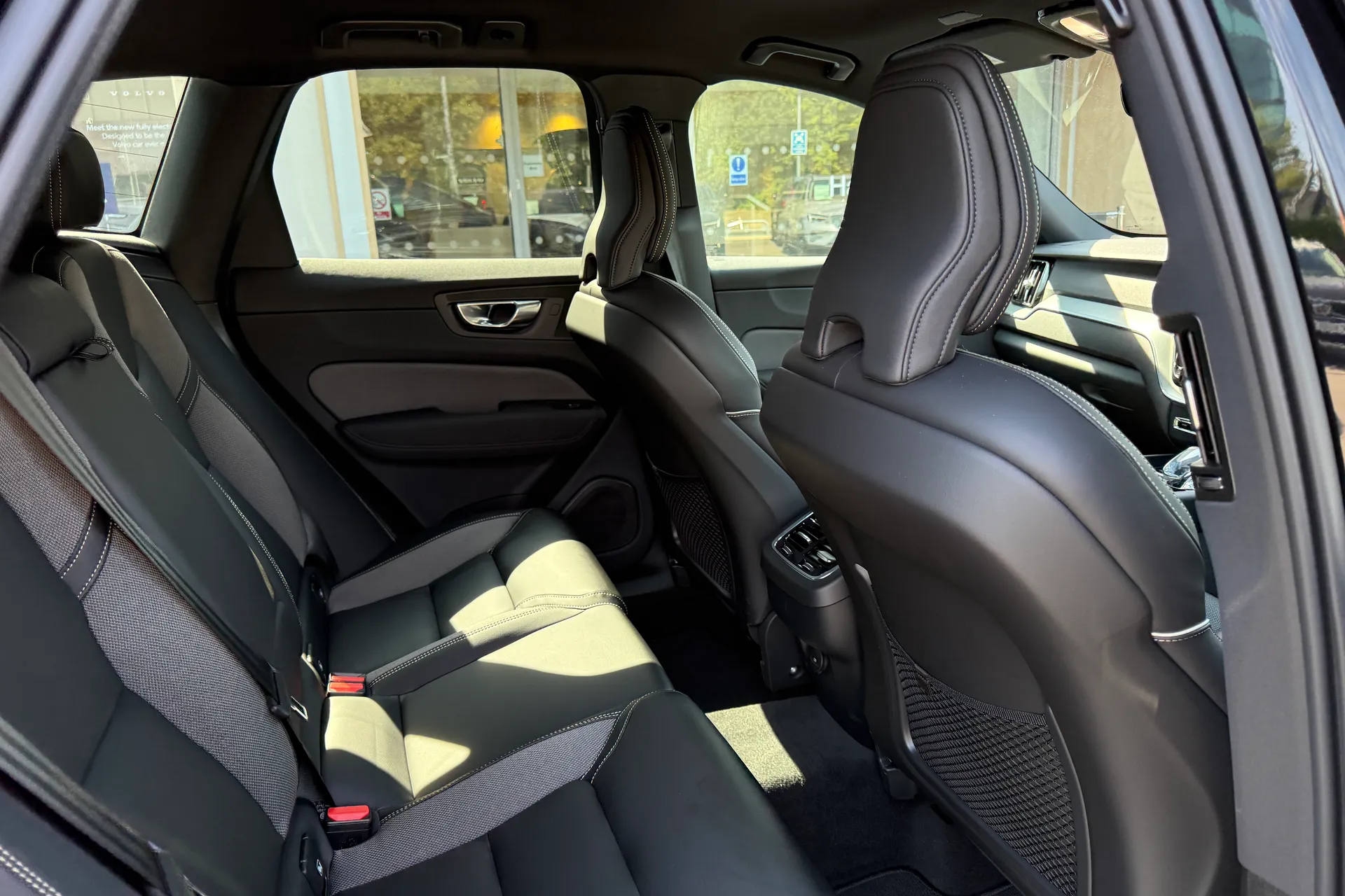 Volvo XC60 thumbnail image number 25