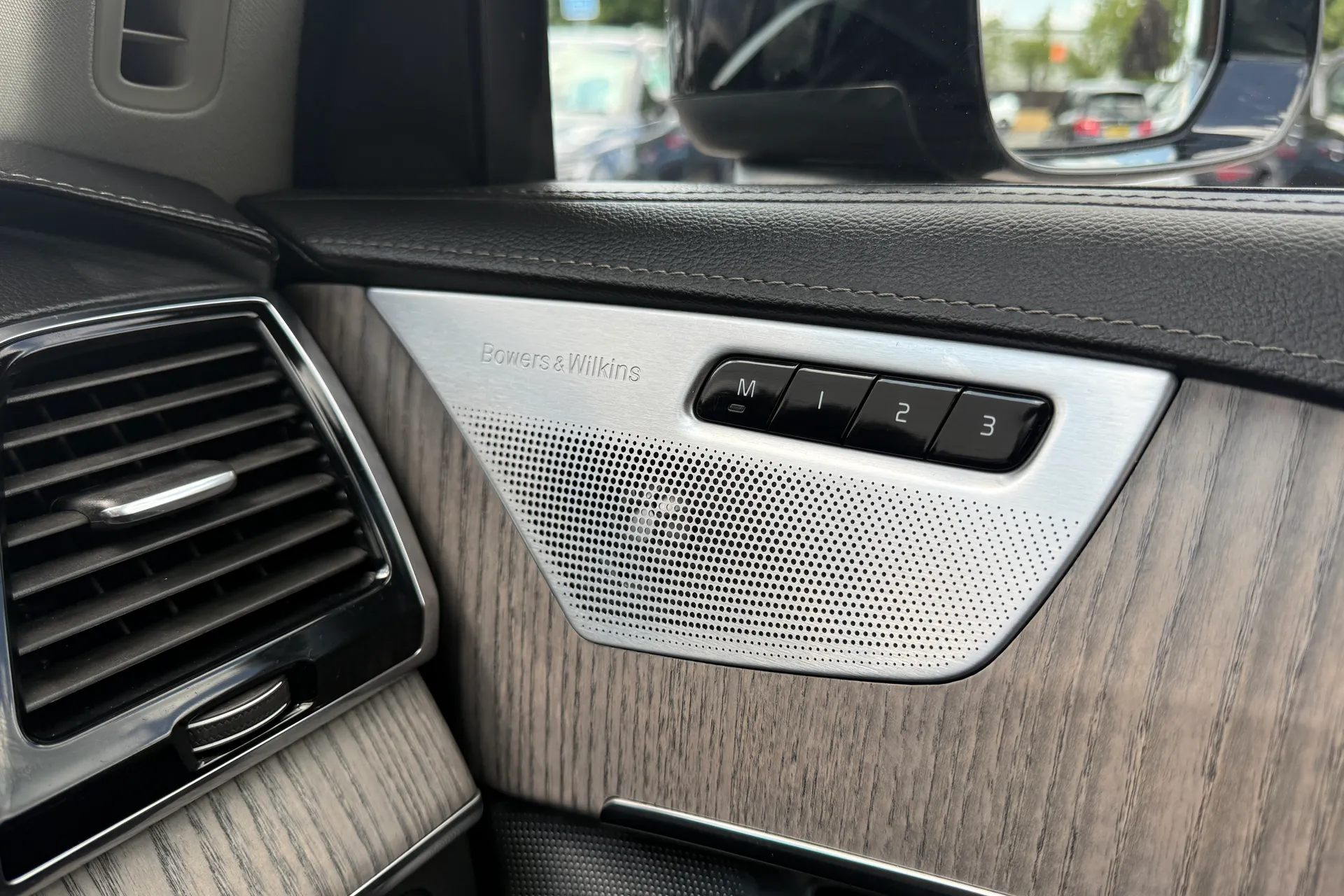 Volvo XC90 thumbnail image number 46