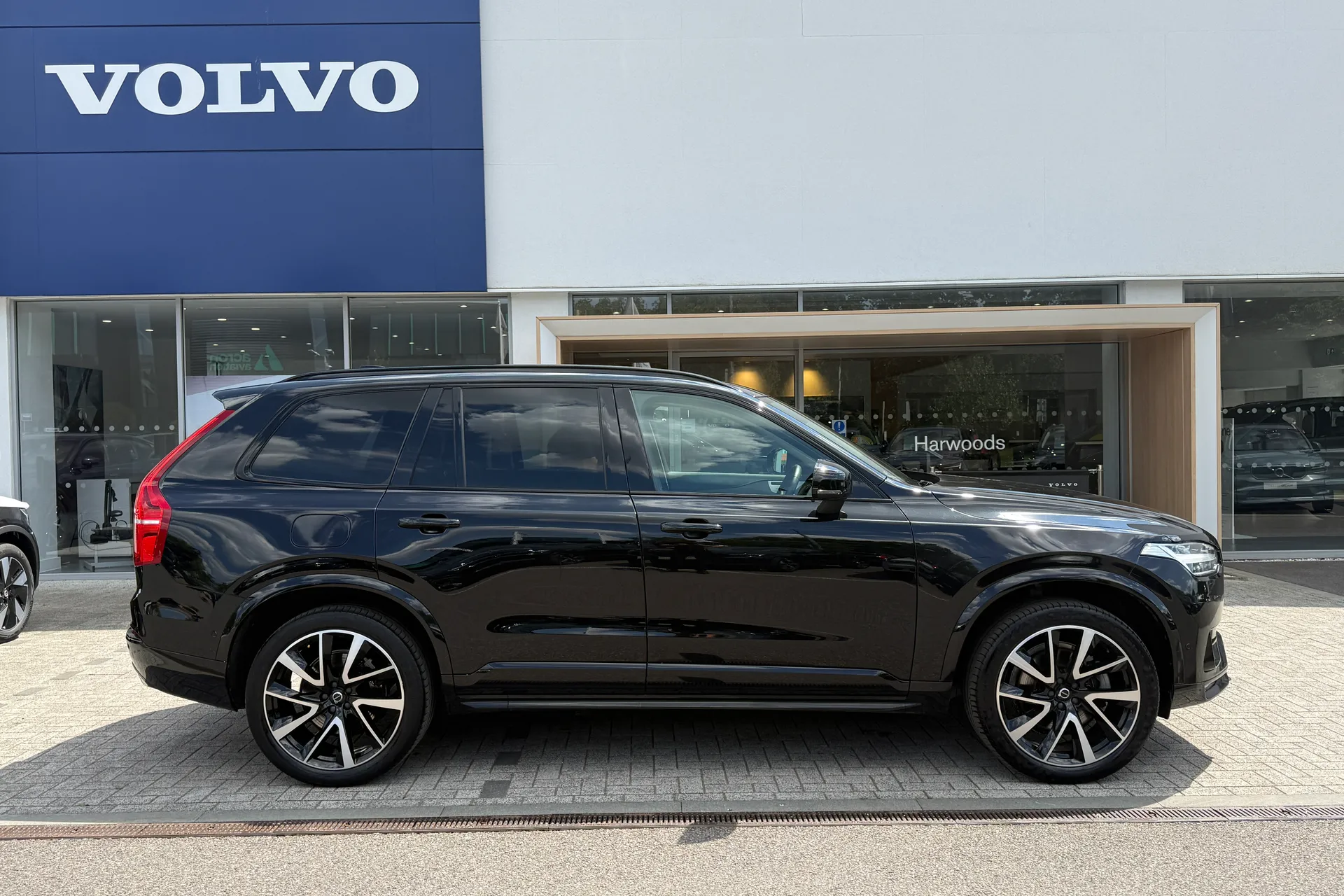 Volvo XC90 thumbnail image number 2