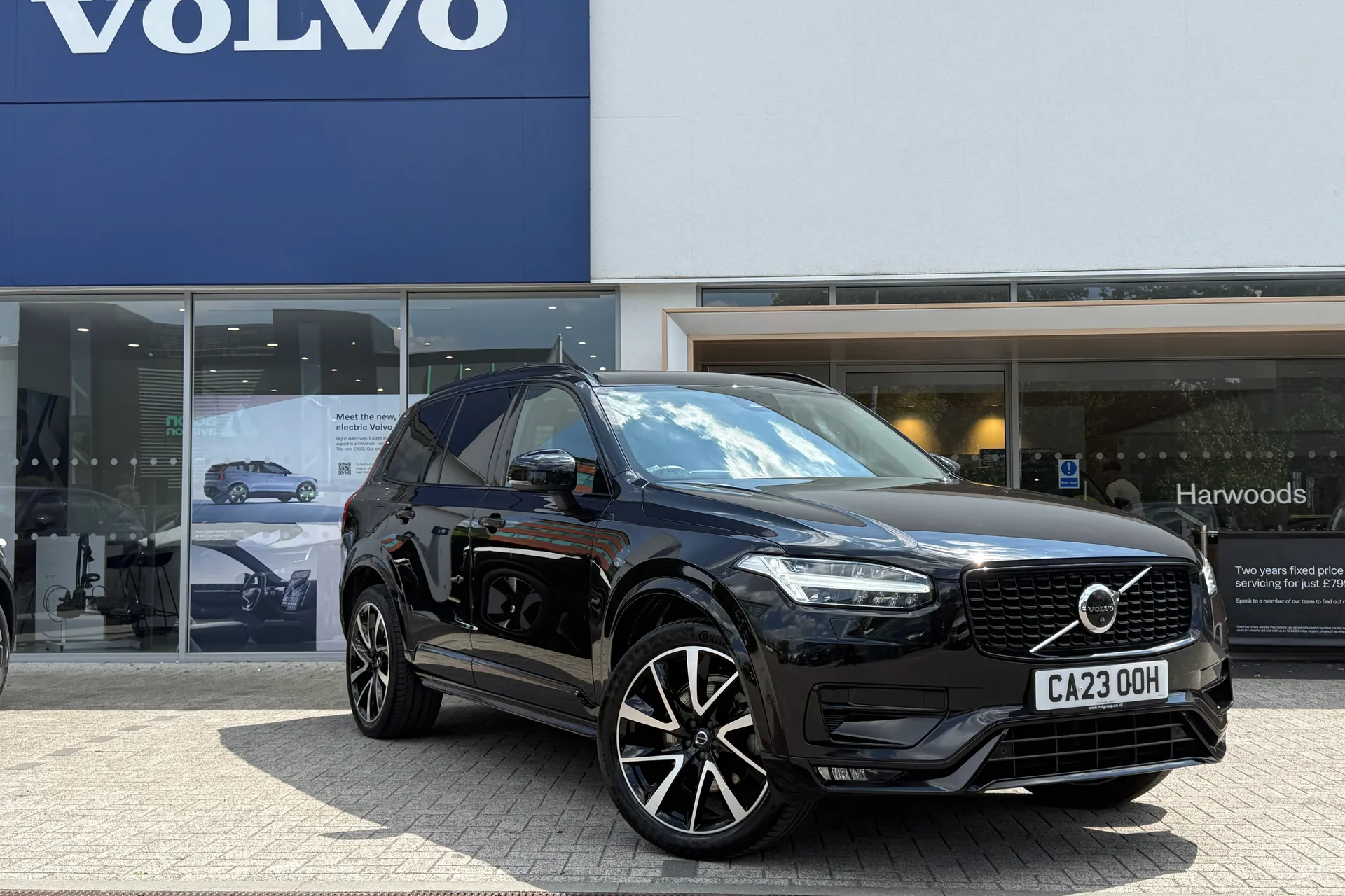Volvo XC90 focused image