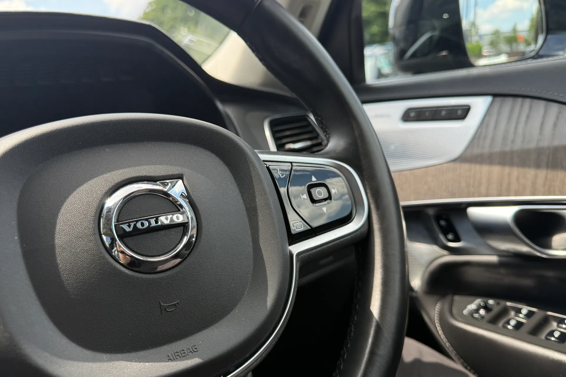 Volvo XC90 thumbnail image number 40