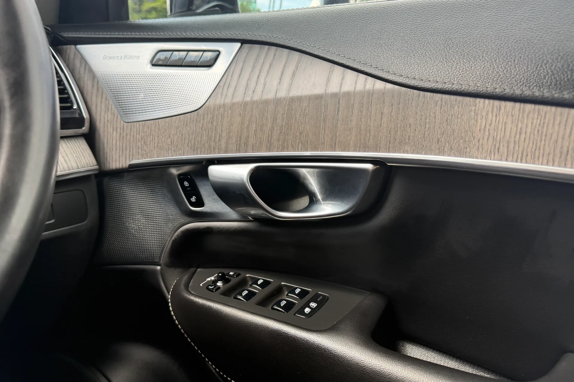 Volvo XC90 thumbnail image number 45