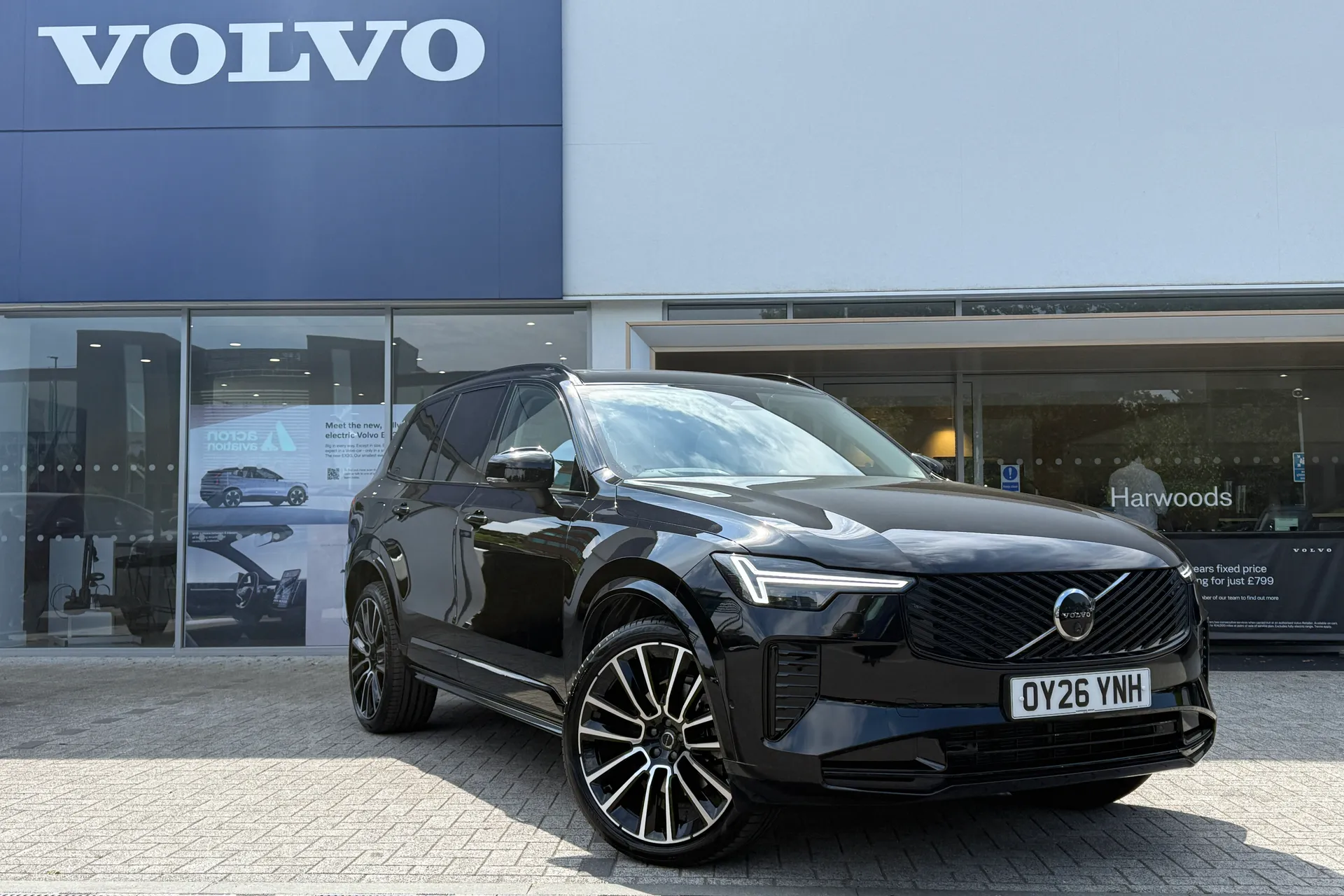 Volvo XC90 focused image