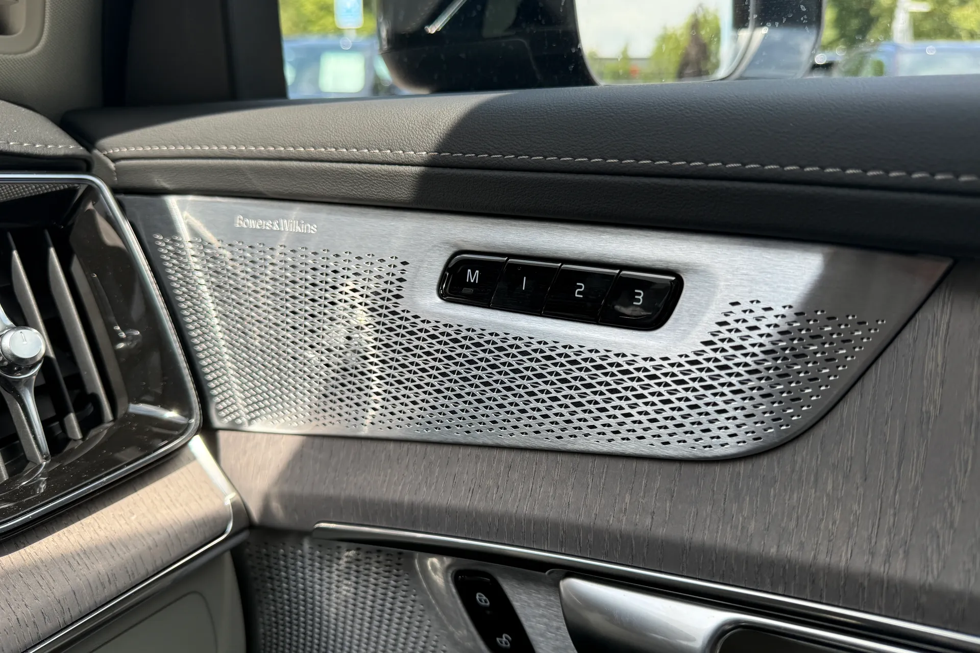 Volvo XC90 thumbnail image number 45