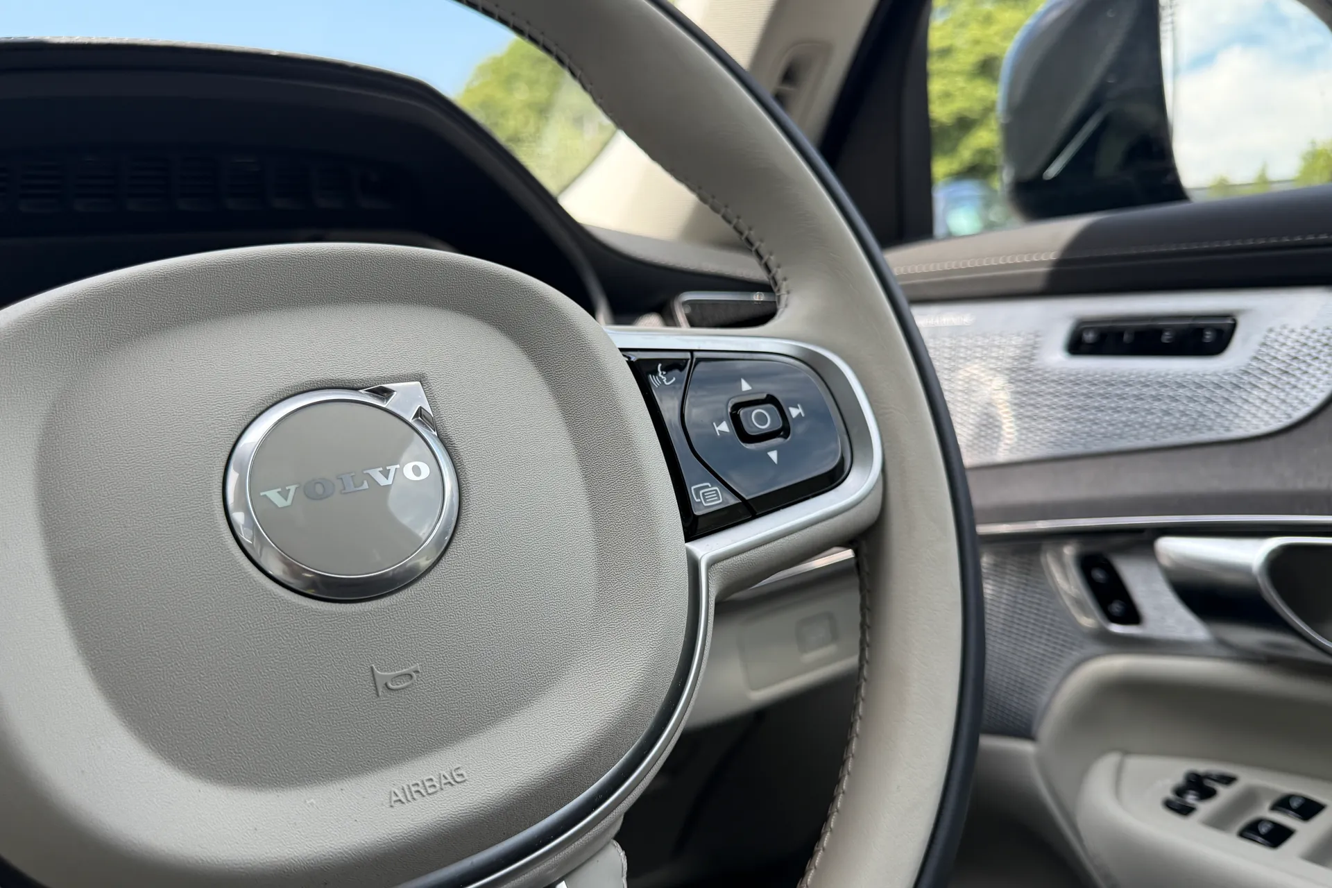 Volvo XC90 thumbnail image number 39