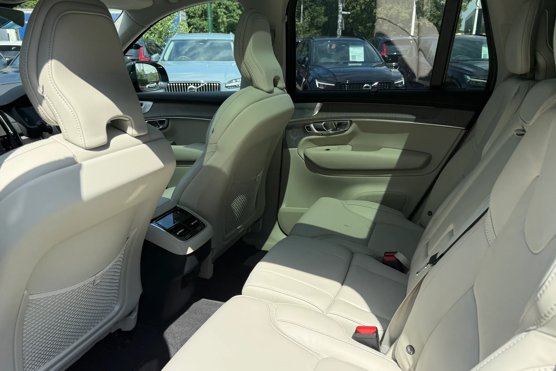 Volvo XC90 thumbnail image number 32