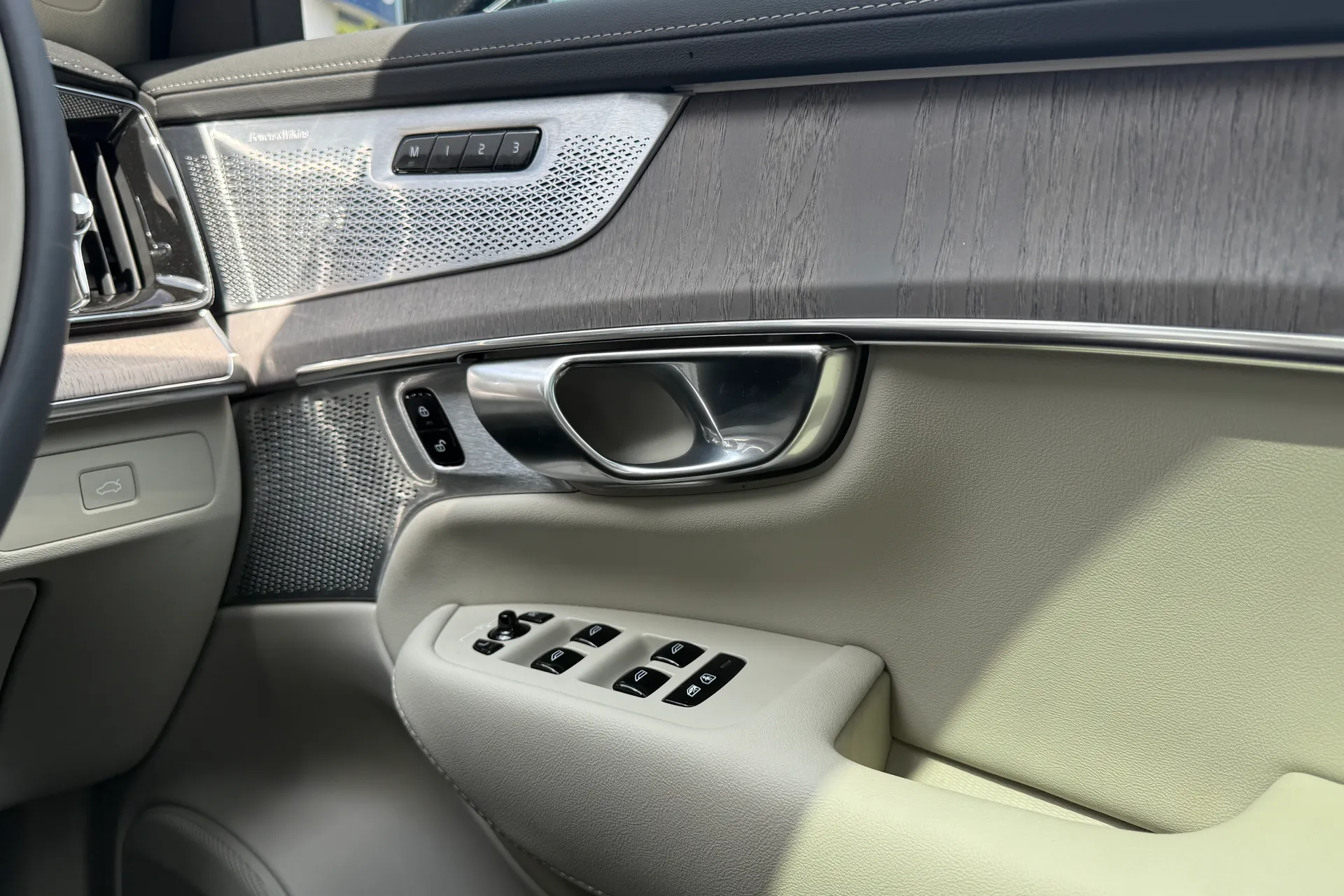 Volvo XC90 thumbnail image number 44
