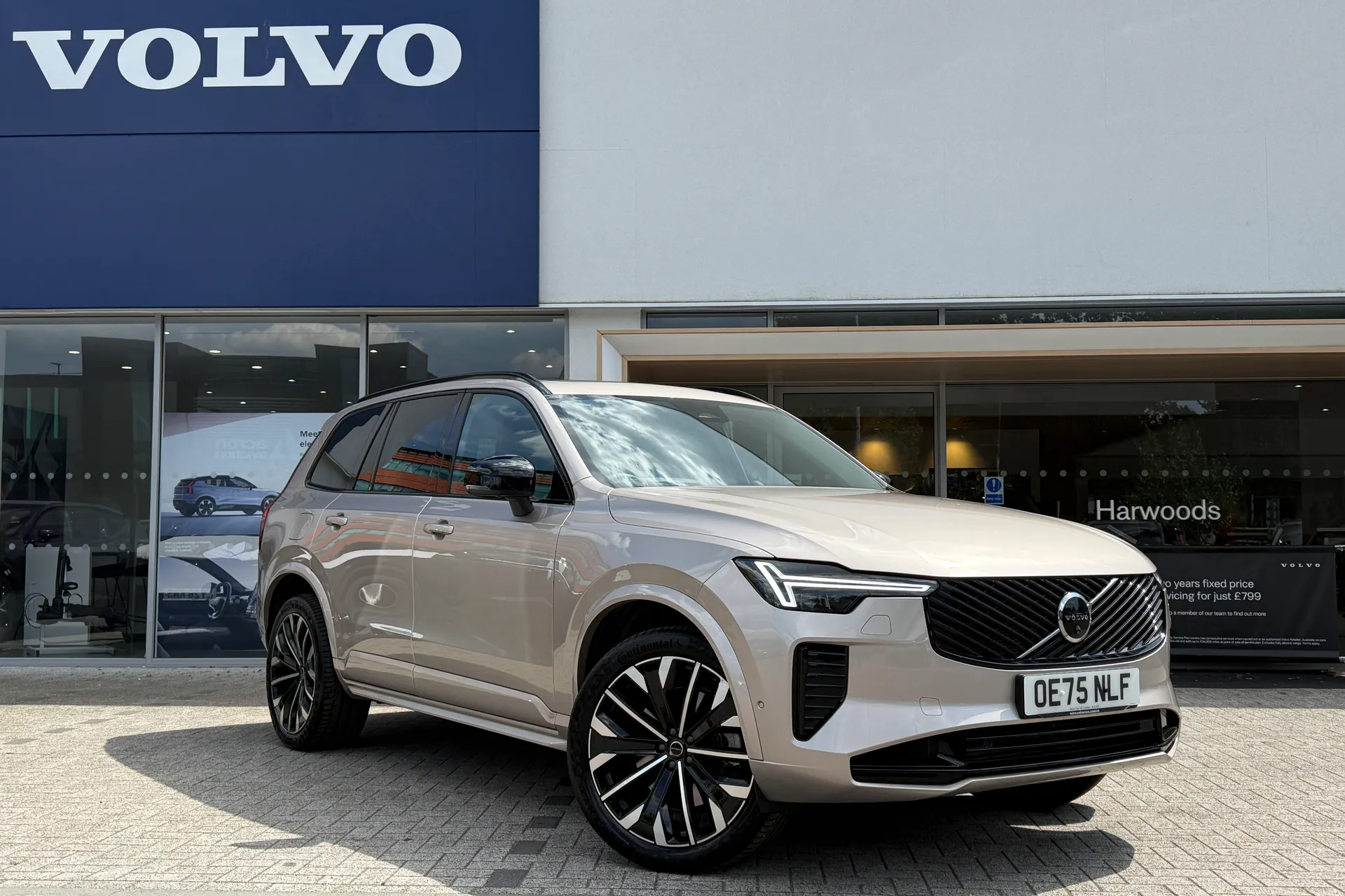 Volvo XC90 focused image