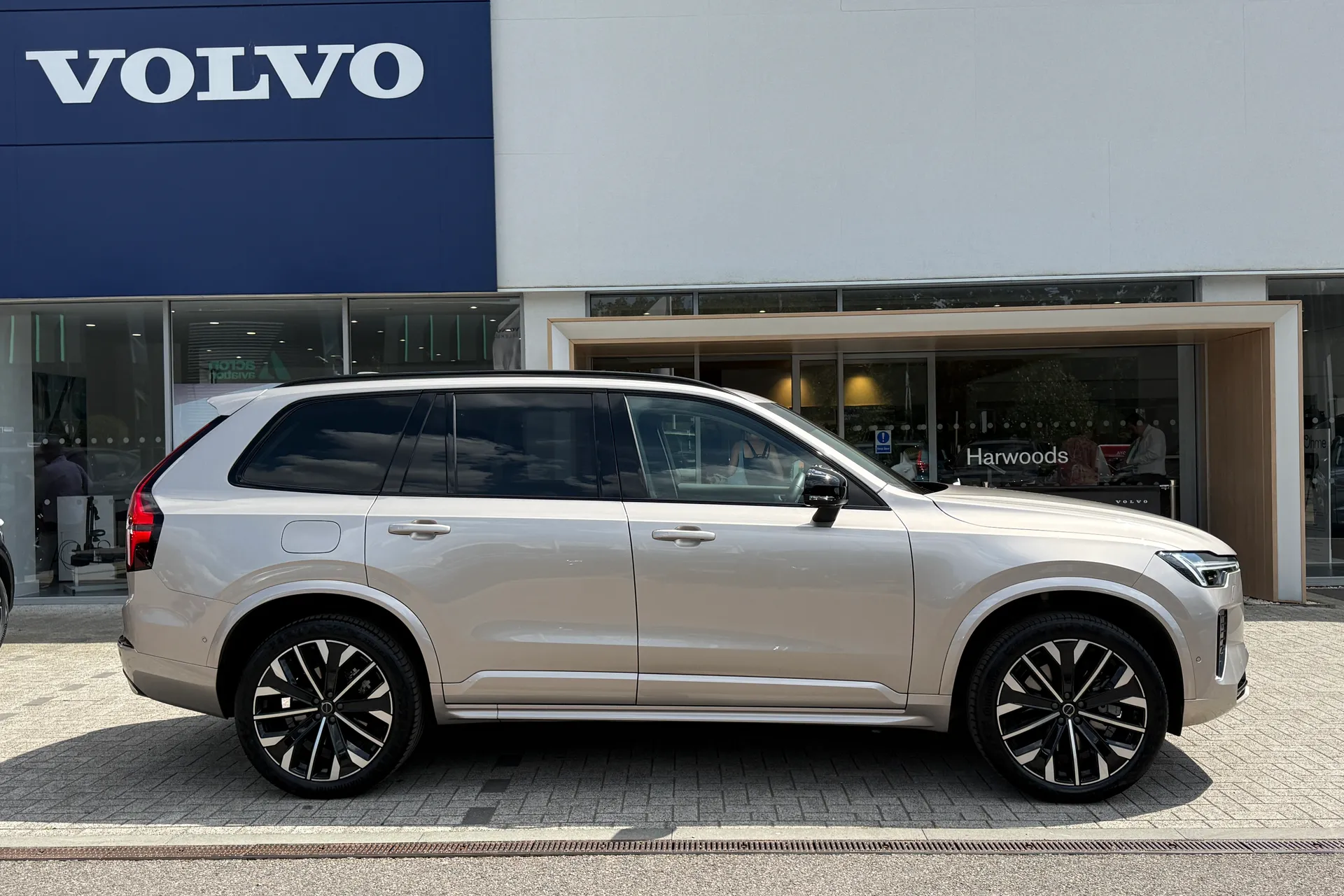 Volvo XC90 thumbnail image number 2