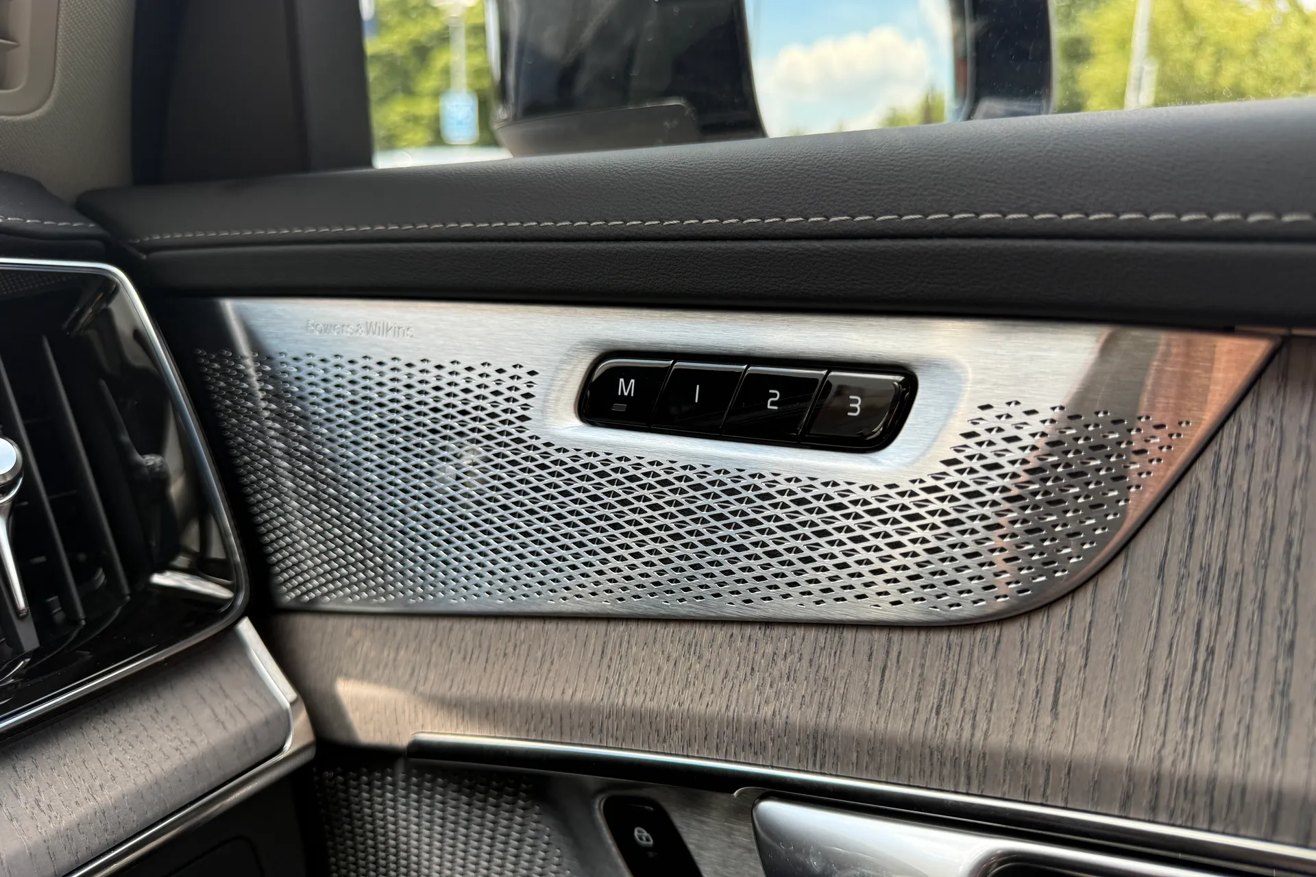 Volvo XC90 thumbnail image number 45