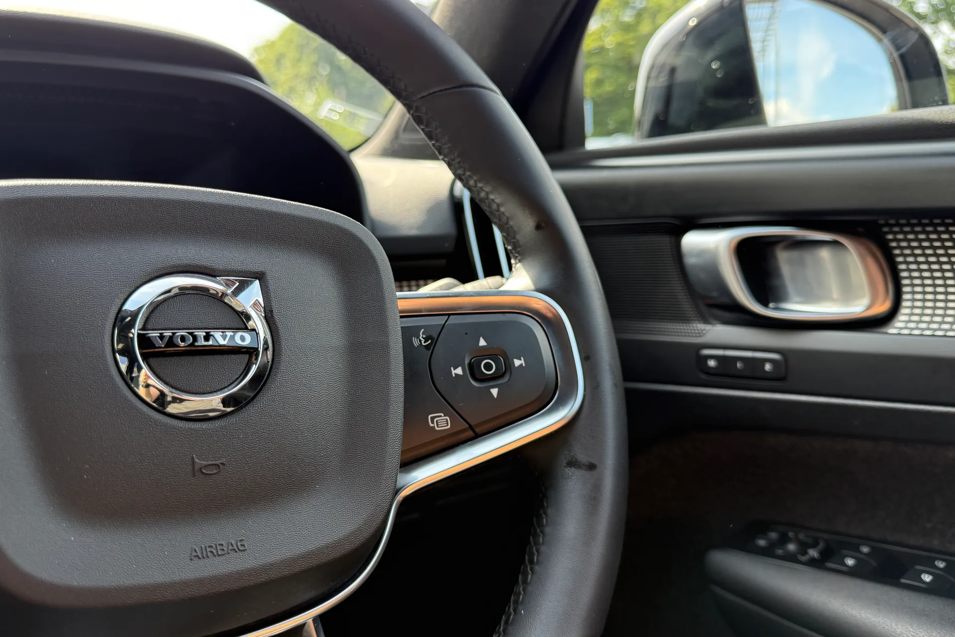 Volvo XC40 thumbnail image number 36