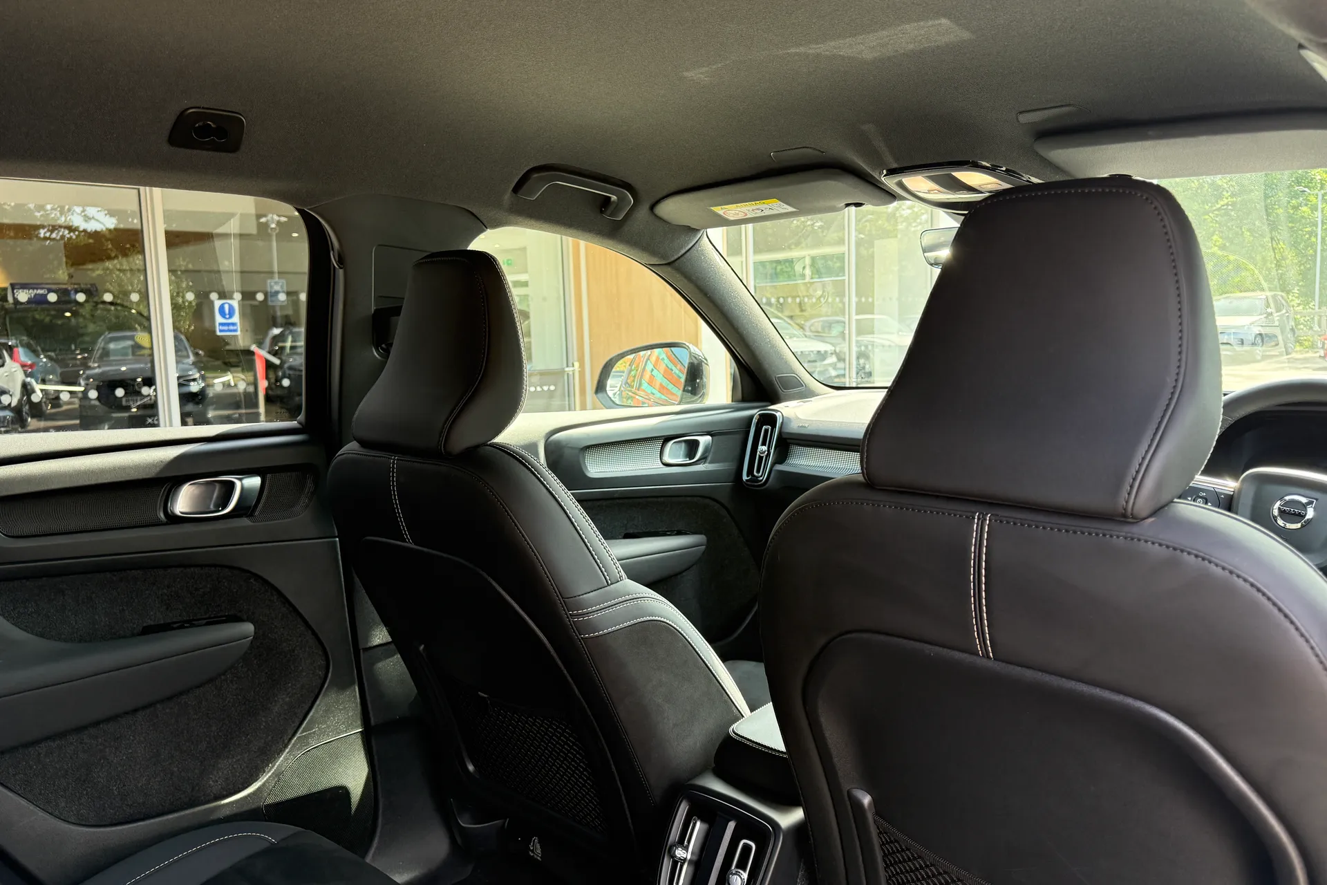 Volvo XC40 thumbnail image number 23