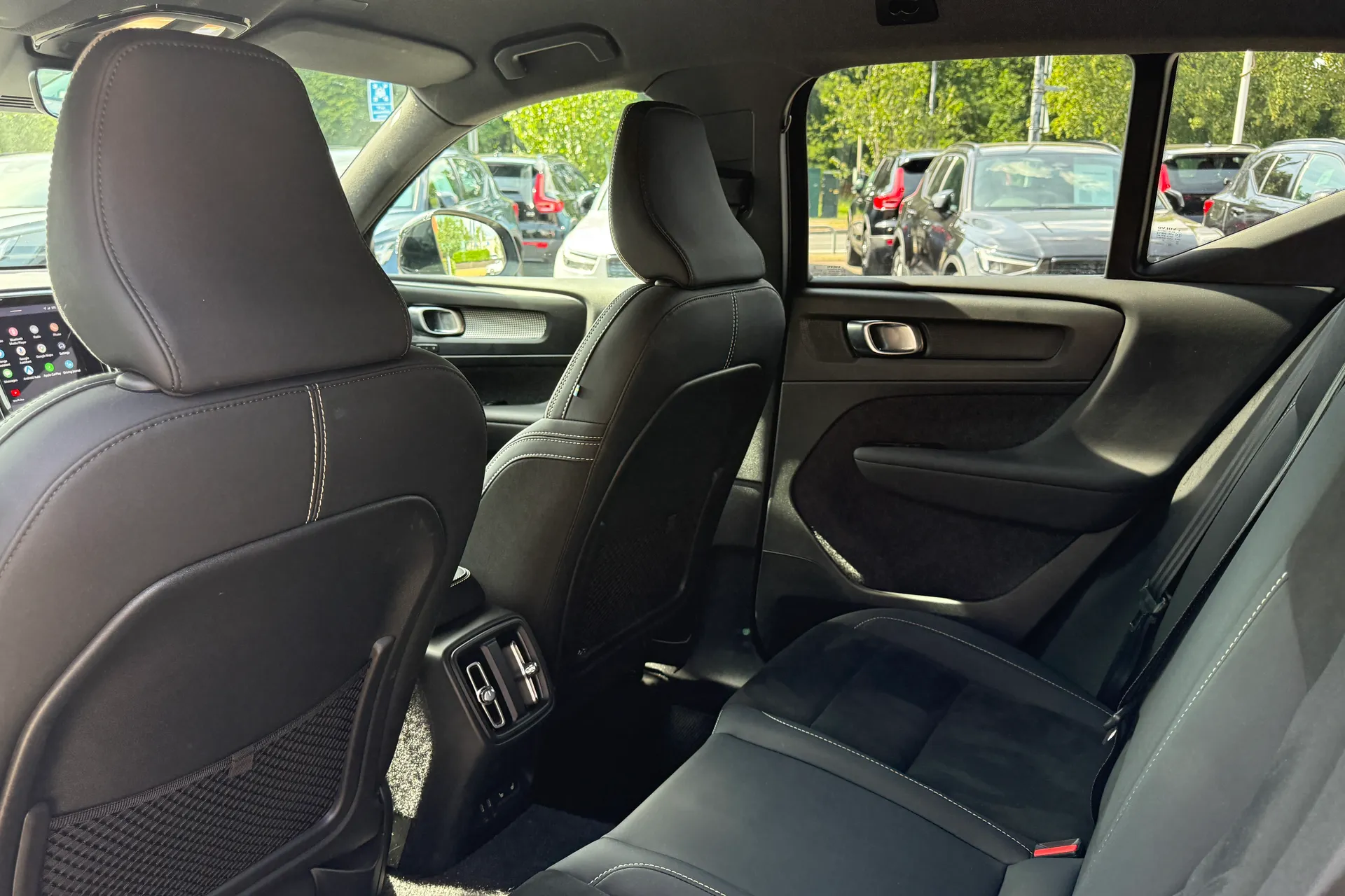Volvo XC40 thumbnail image number 30