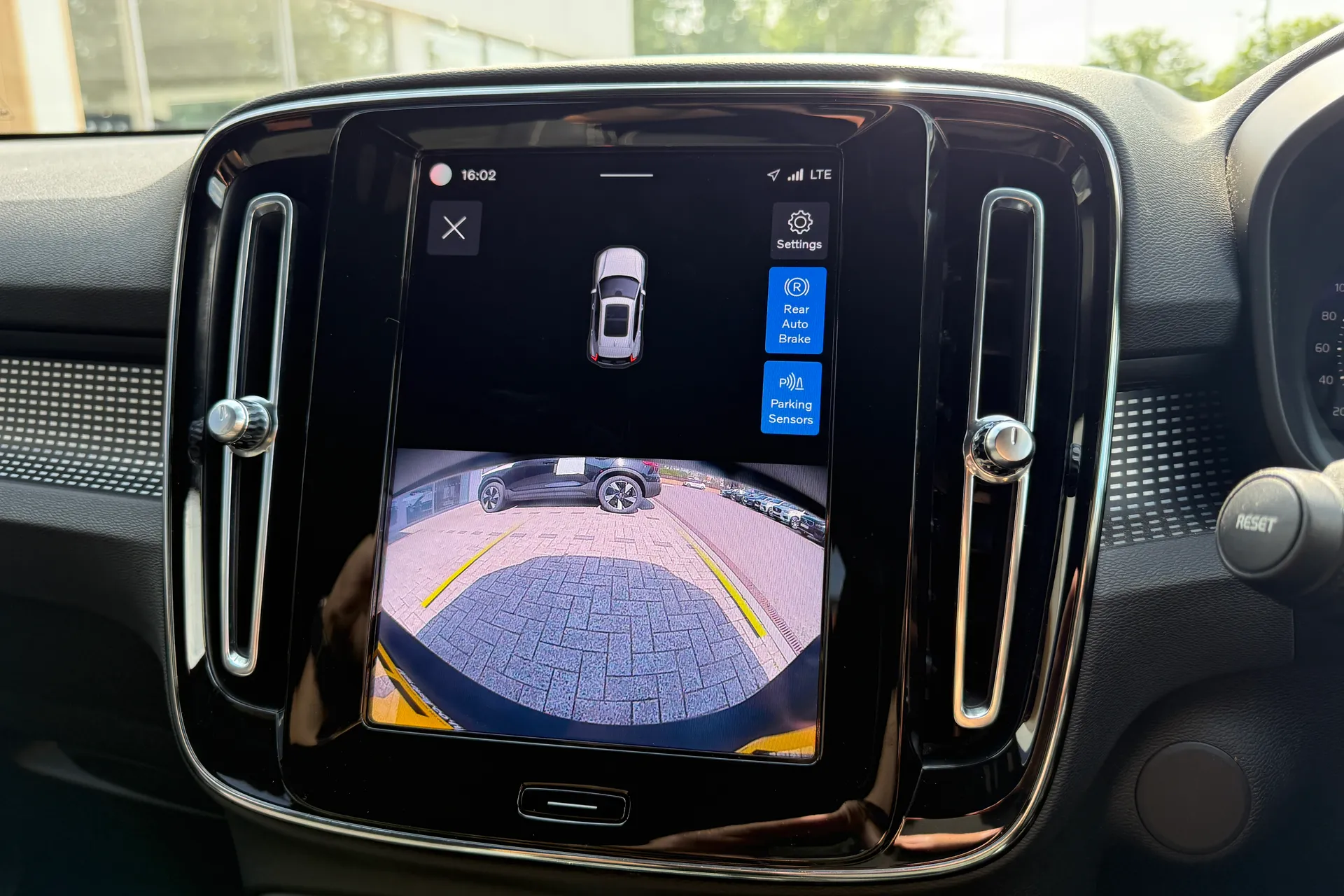 Volvo XC40 thumbnail image number 4