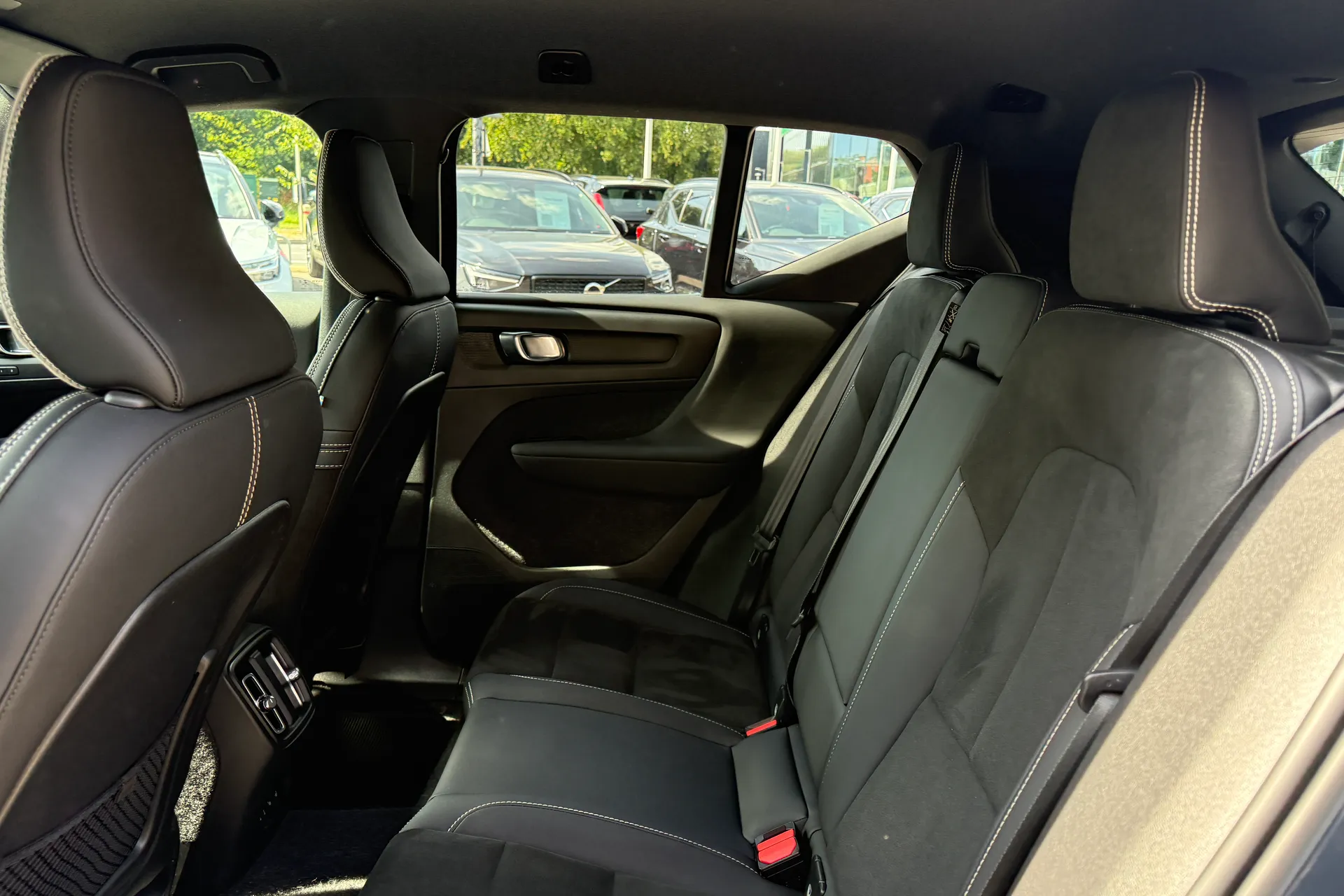 Volvo XC40 thumbnail image number 29