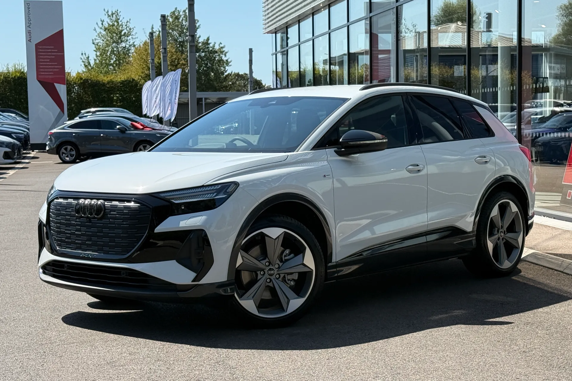 Audi Q4 e-tron thumbnail image number 6