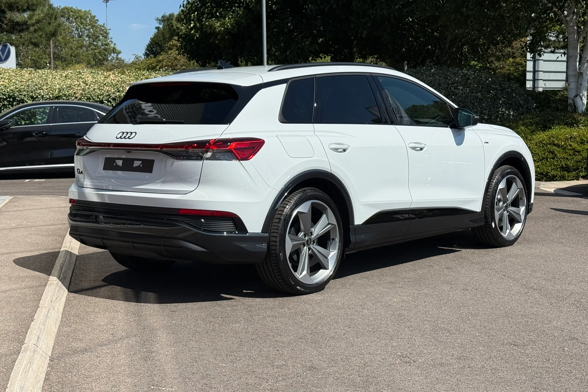 Audi Q4 e-tron thumbnail image number 11