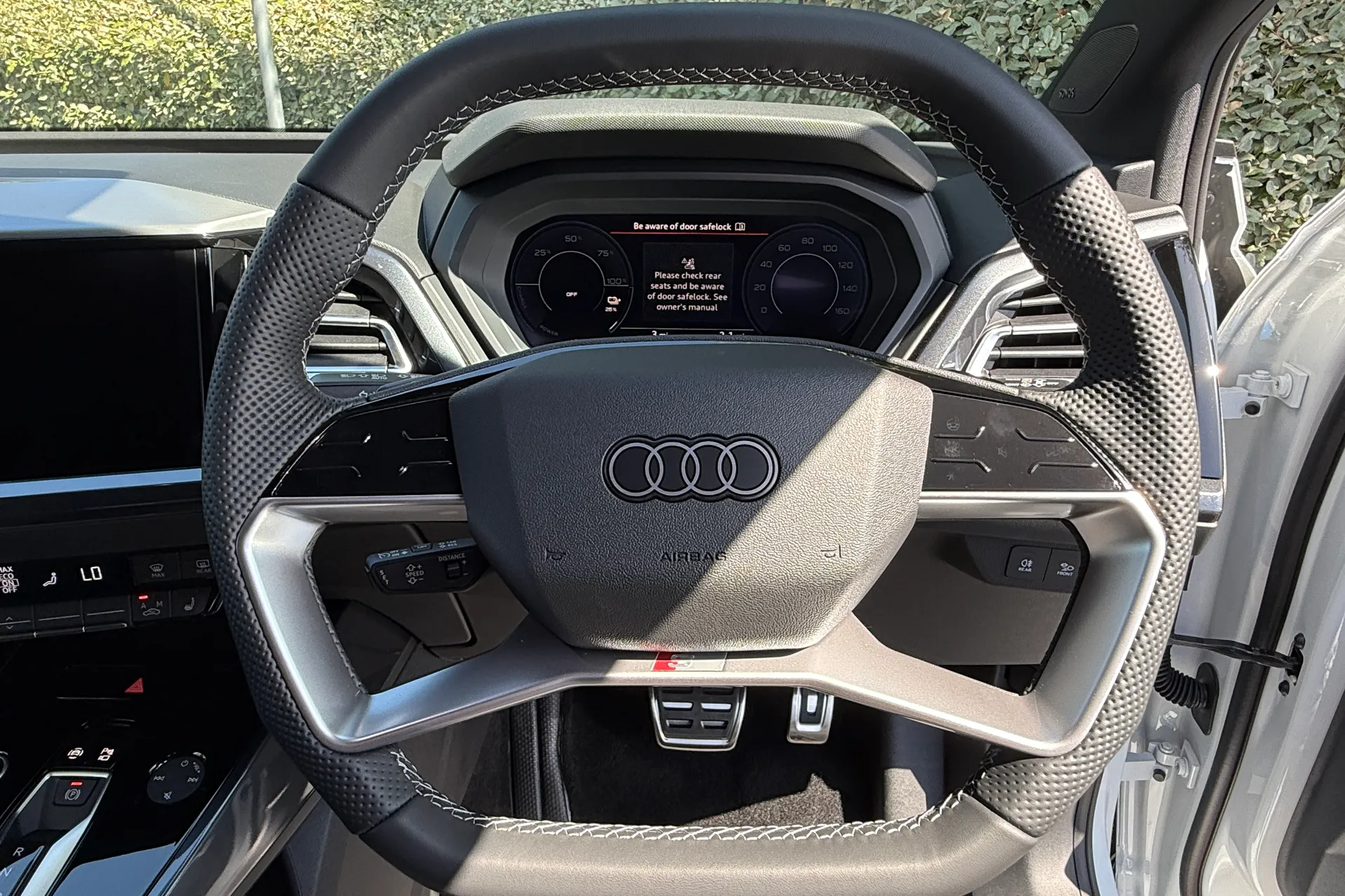 Audi Q4 e-tron thumbnail image number 21