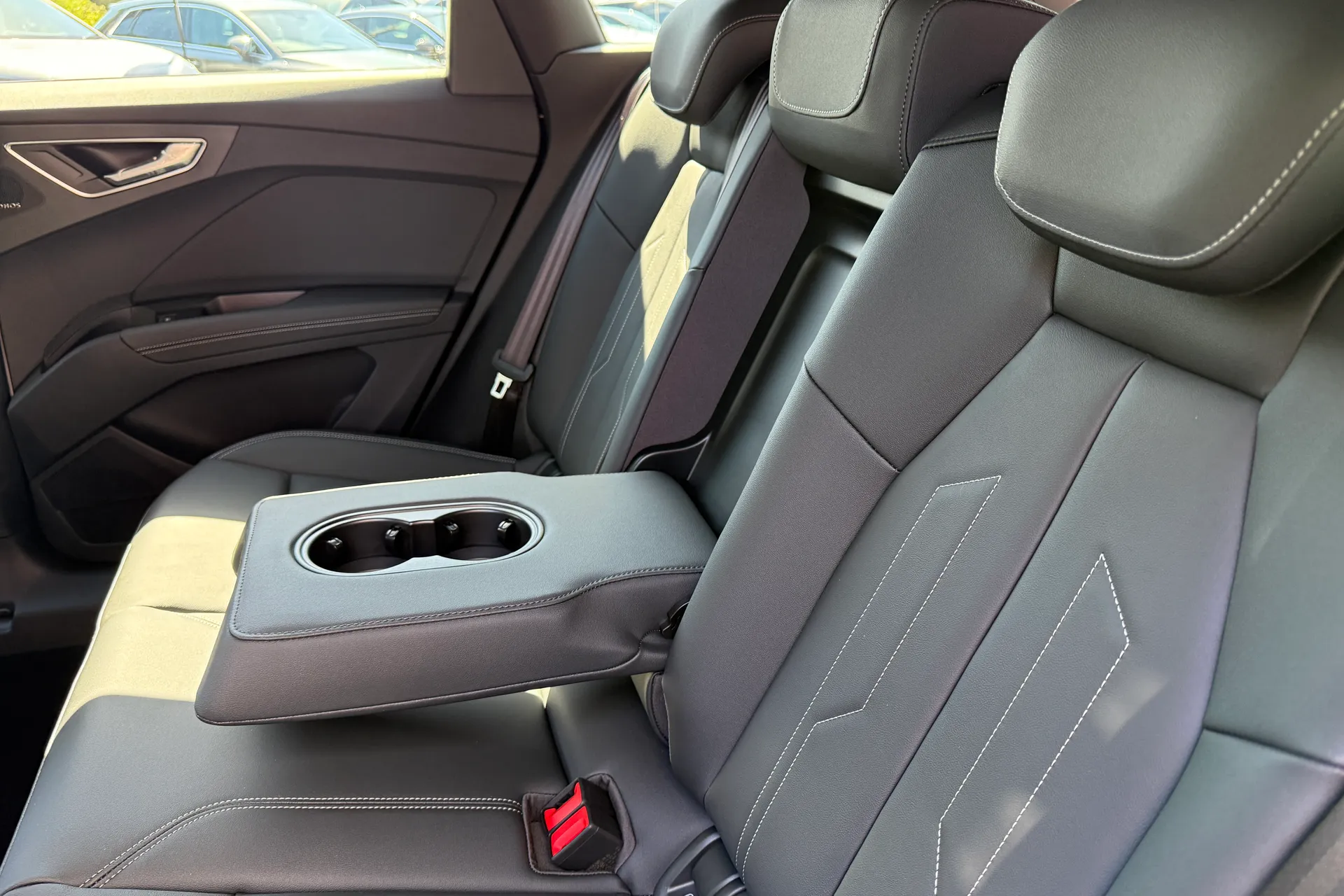 Audi Q4 e-tron thumbnail image number 12