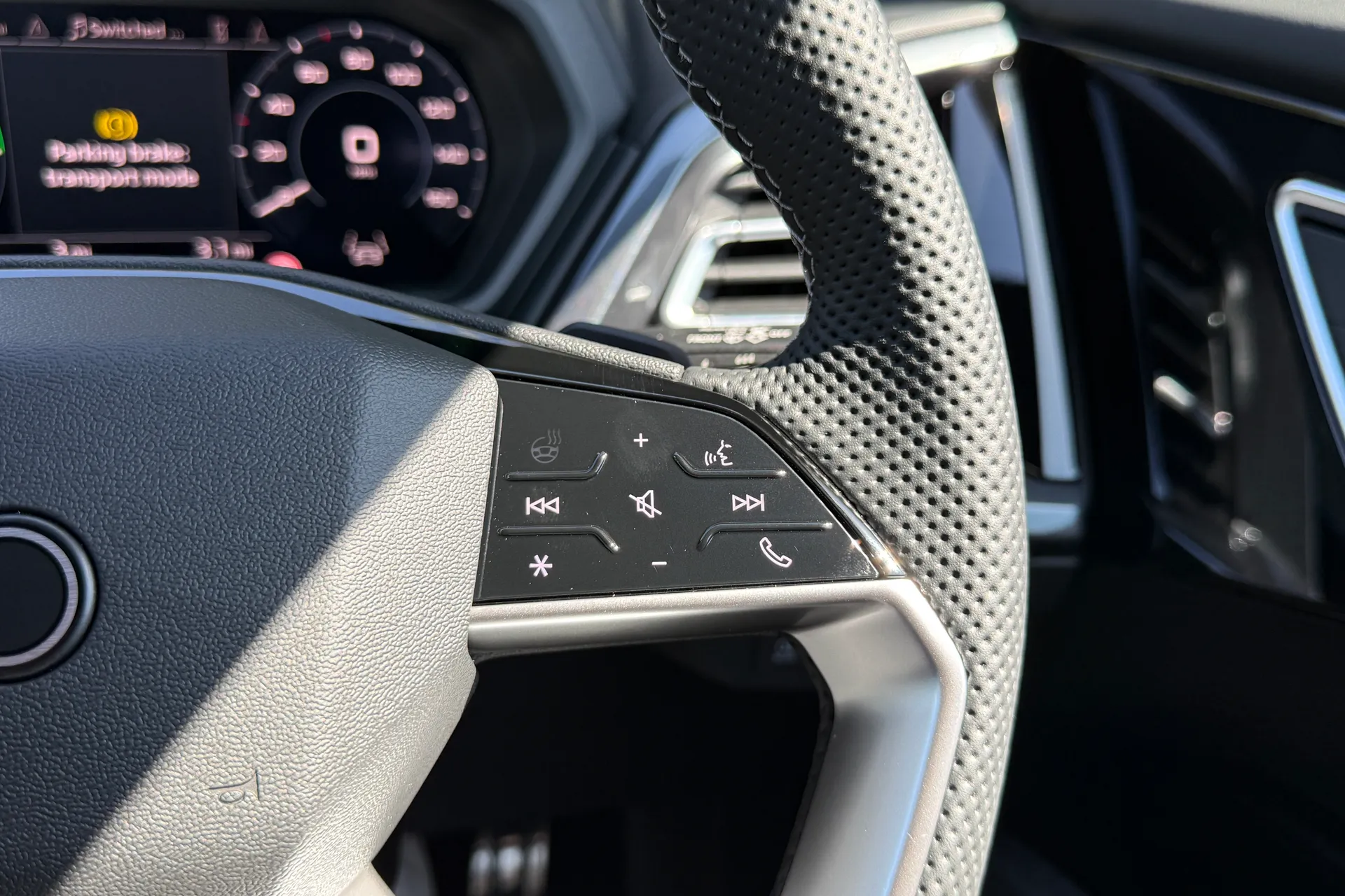 Audi Q4 e-tron thumbnail image number 35
