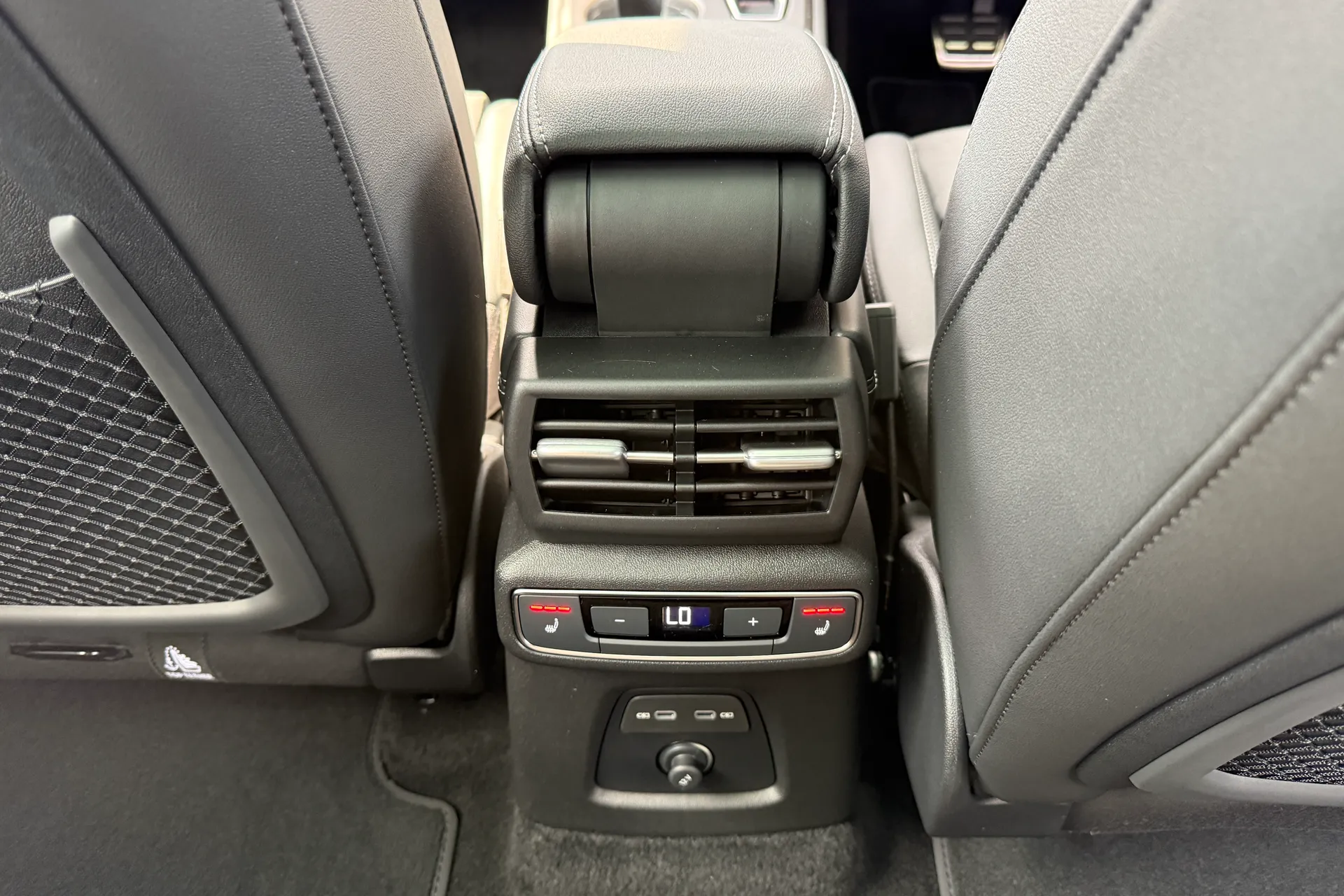 Audi Q4 e-tron thumbnail image number 41