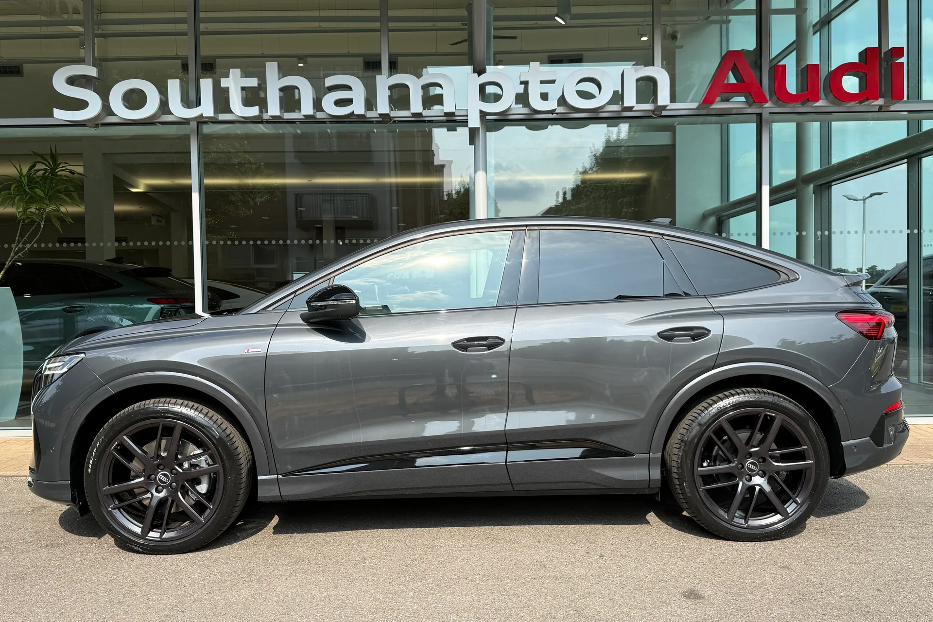 Audi Q4 e-tron thumbnail image number 52
