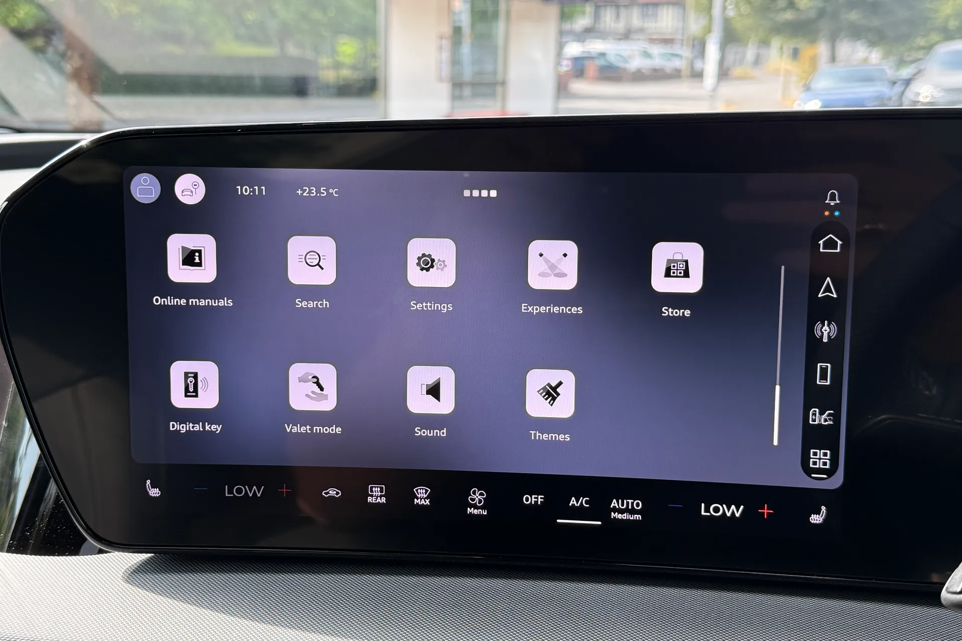 Audi Q4 e-tron thumbnail image number 14