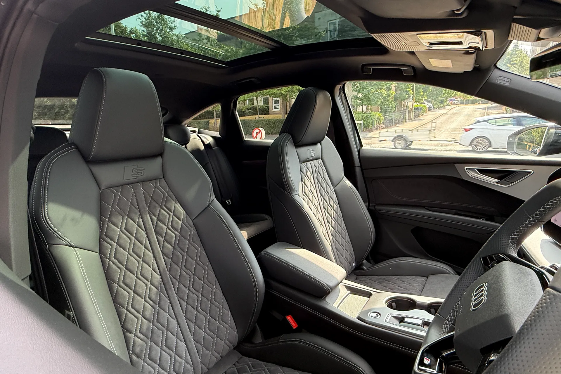 Audi Q4 e-tron thumbnail image number 36