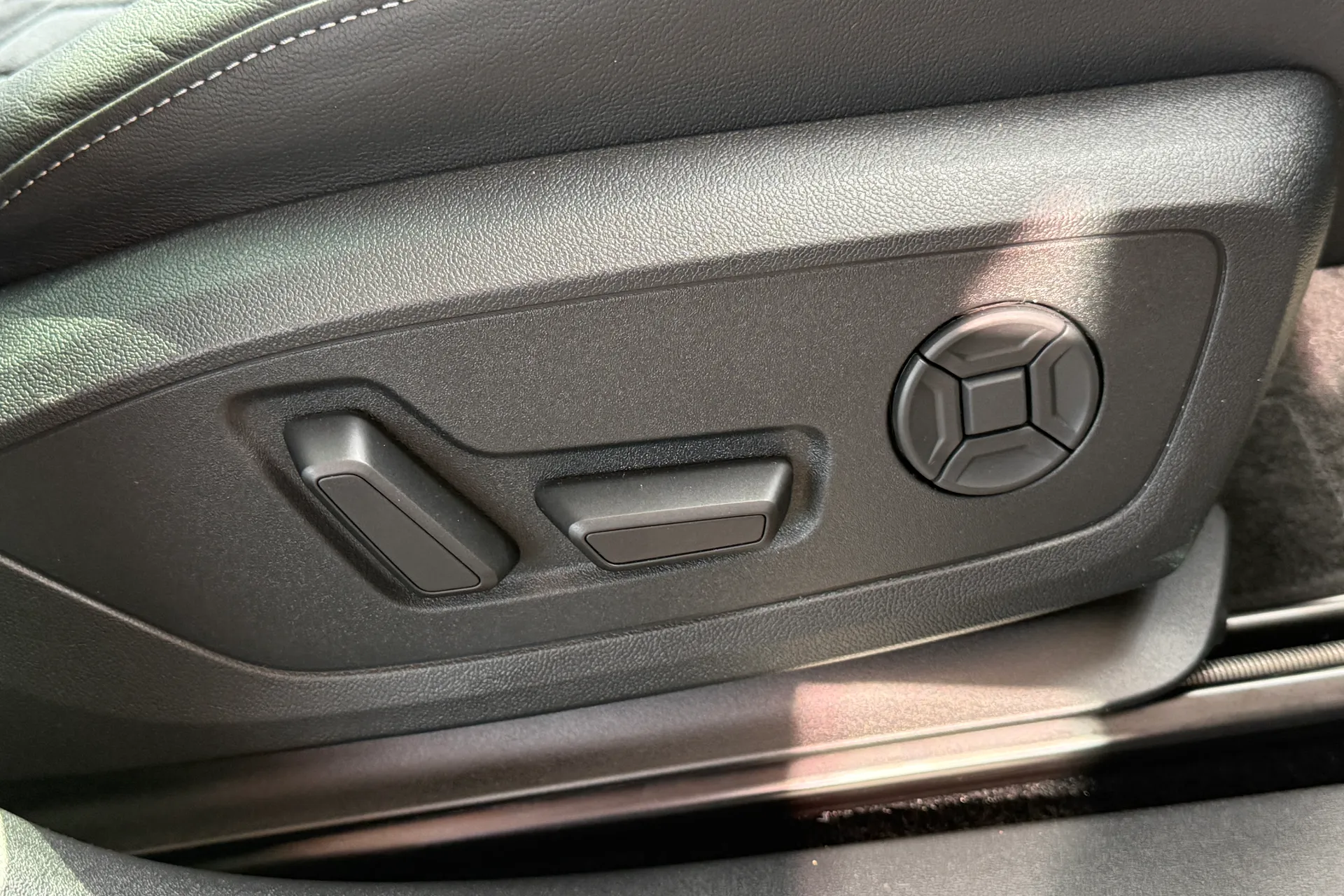 Audi Q4 e-tron thumbnail image number 32