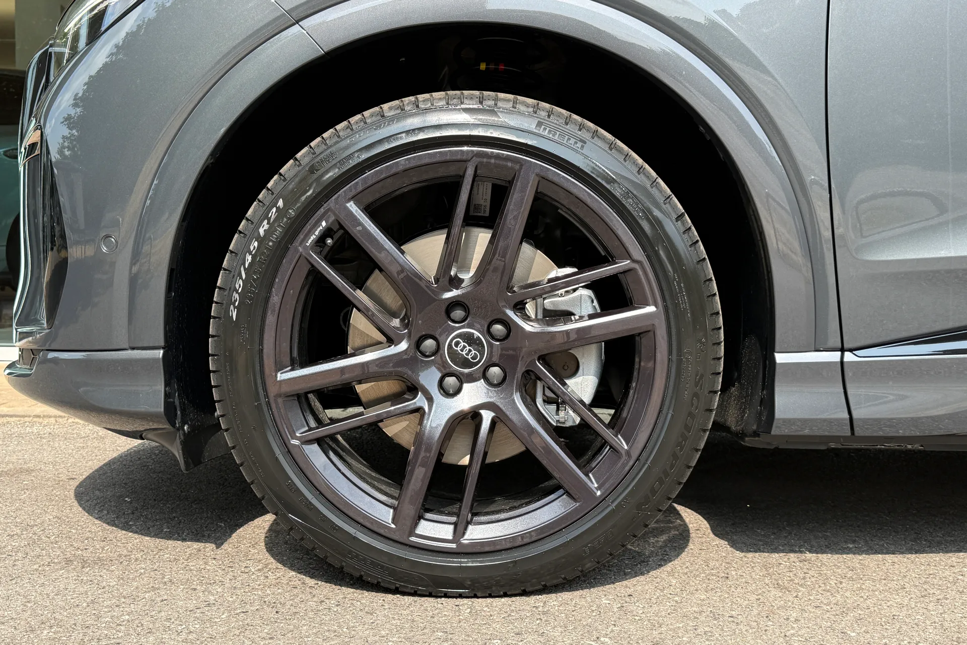 Audi Q4 e-tron thumbnail image number 5