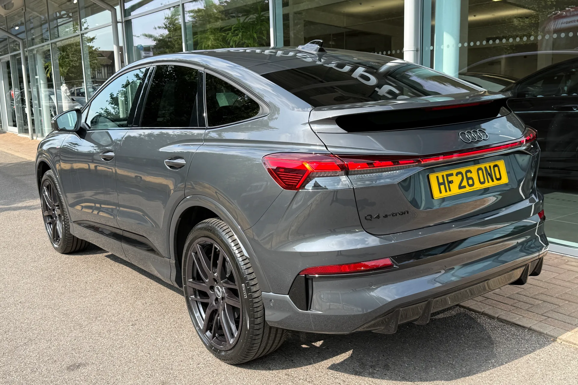 Audi Q4 e-tron thumbnail image number 3