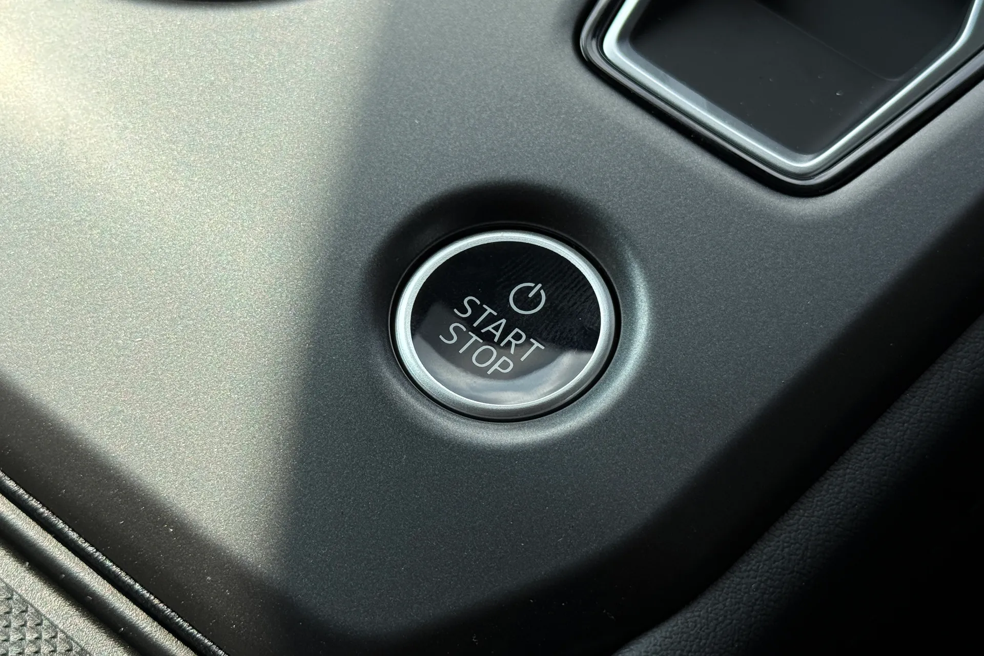 Audi Q4 e-tron thumbnail image number 23
