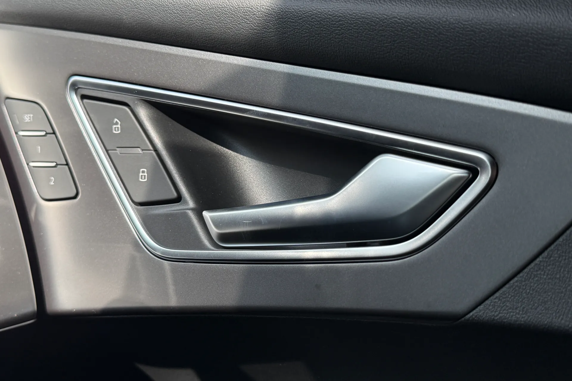 Audi Q4 e-tron thumbnail image number 31
