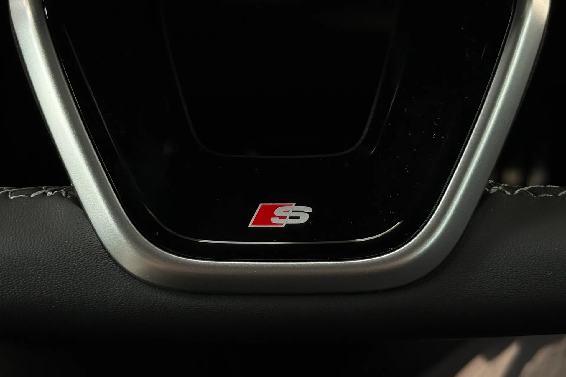 Audi Q4 e-tron thumbnail image number 10