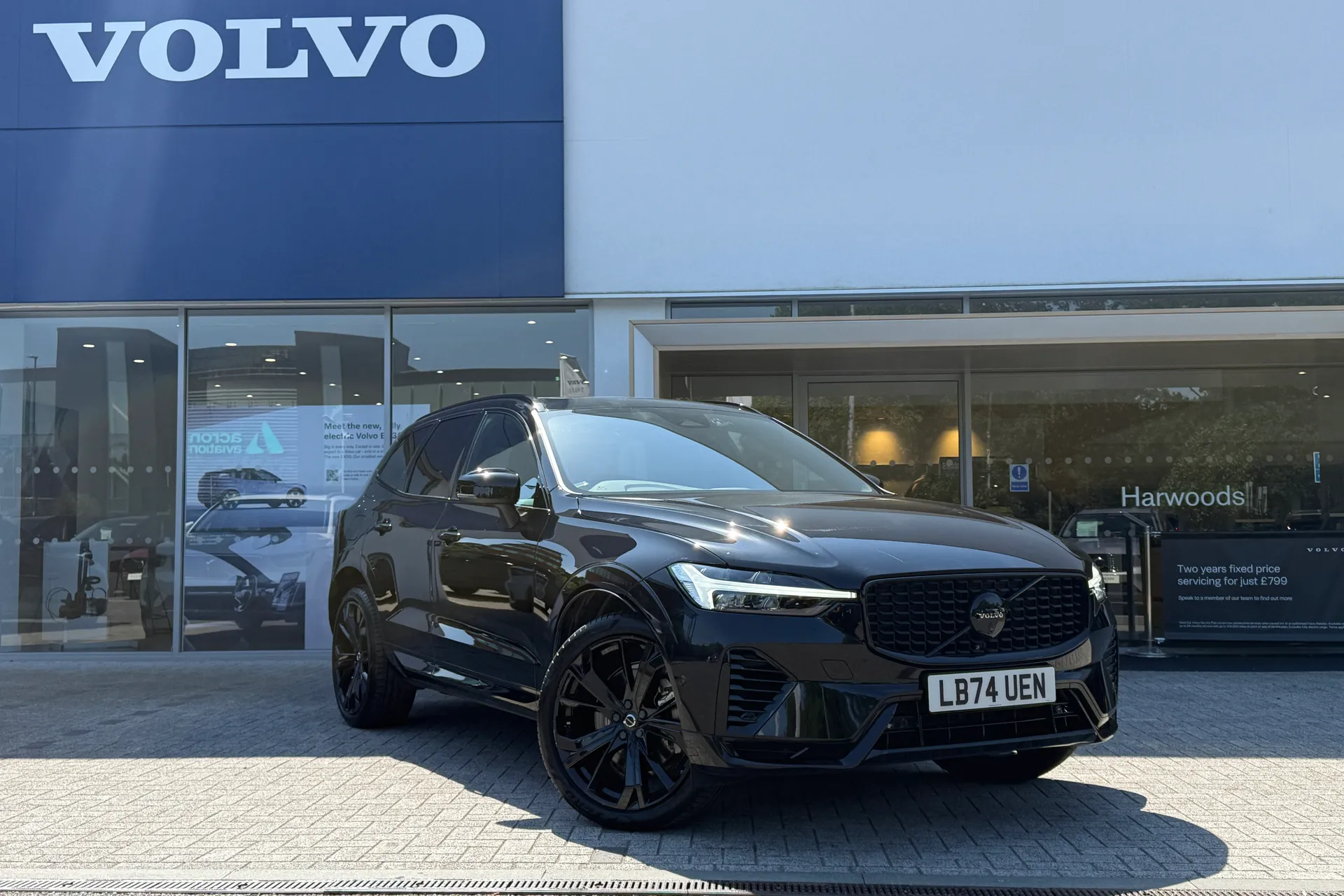 Volvo XC60 focused image