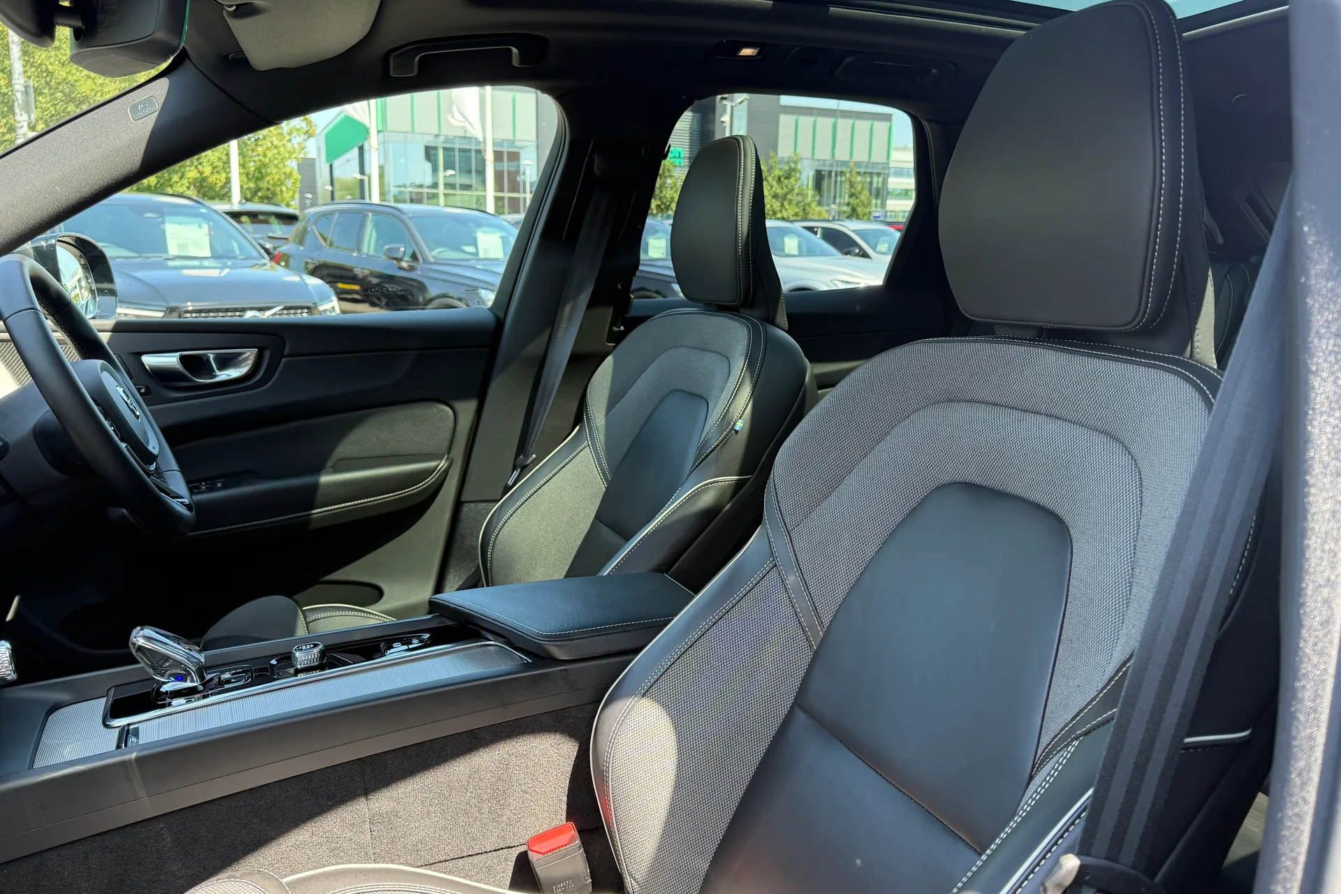 Volvo XC60 thumbnail image number 28