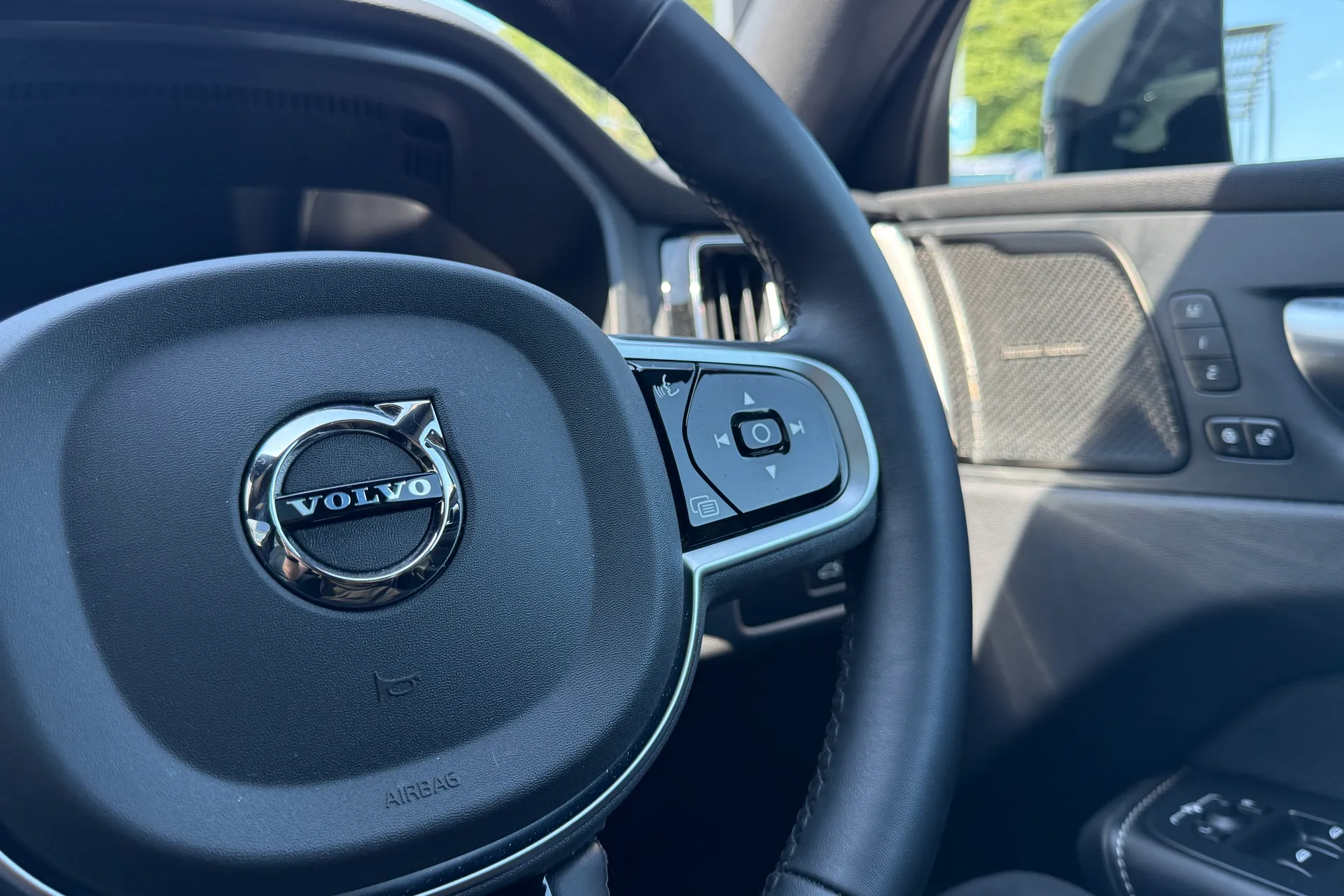 Volvo XC60 thumbnail image number 37
