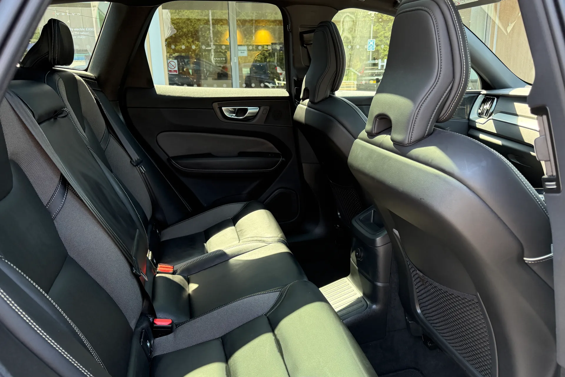 Volvo XC60 thumbnail image number 23