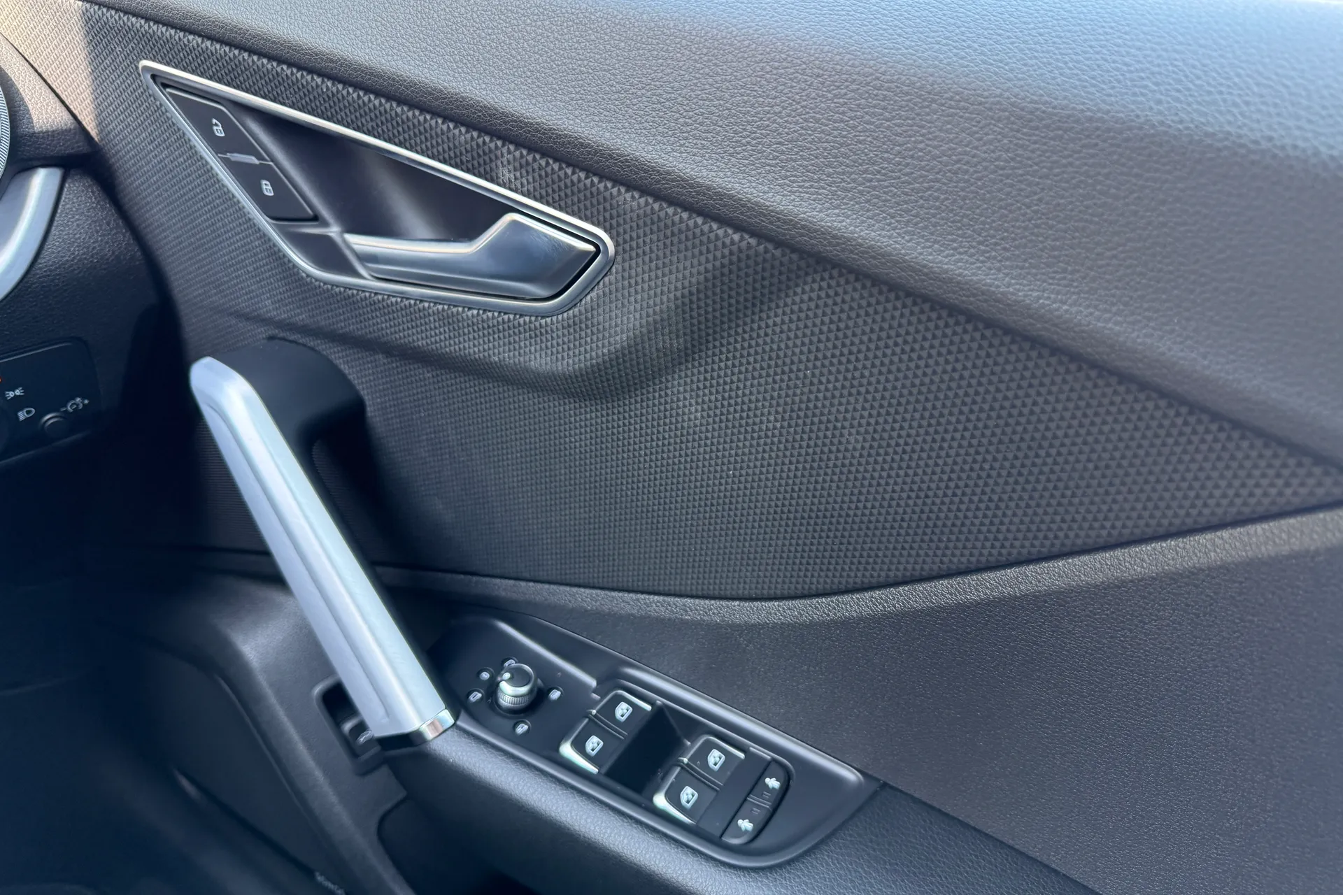 Audi Q2 thumbnail image number 24