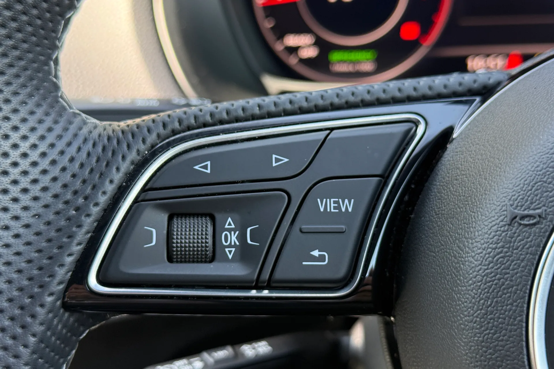 Audi Q2 thumbnail image number 17