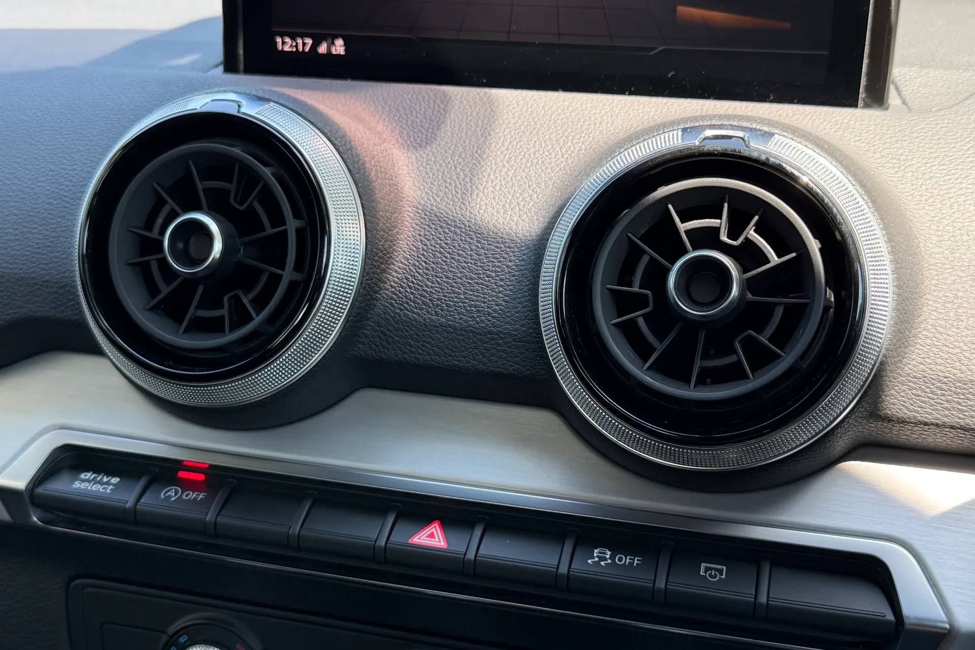 Audi Q2 thumbnail image number 30
