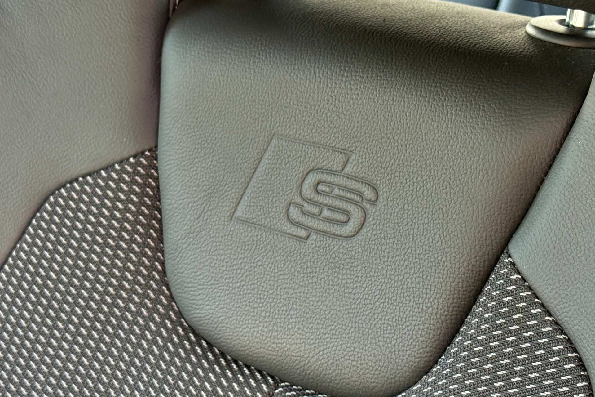 Audi Q2 thumbnail image number 25