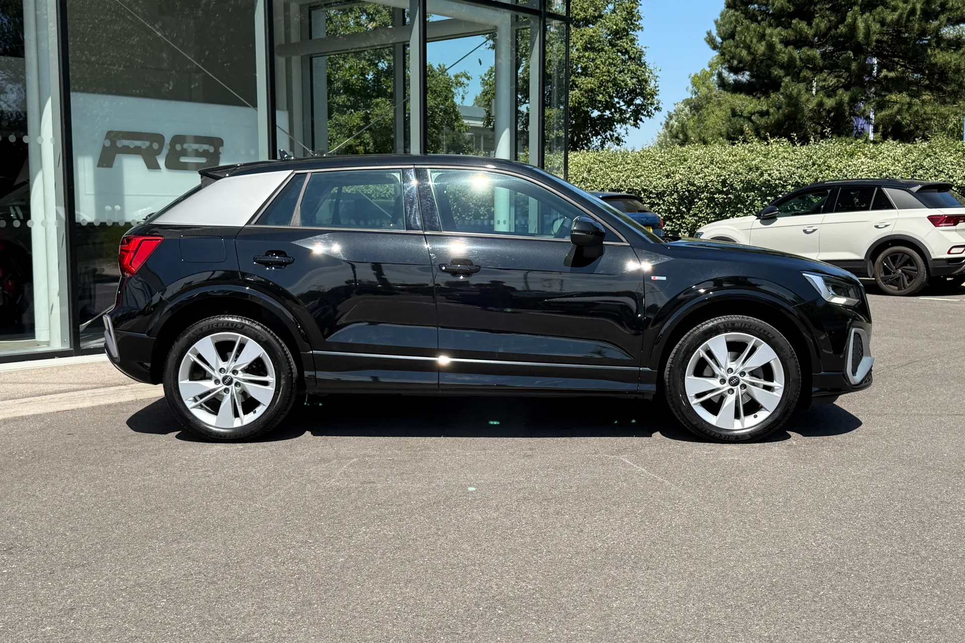 Audi Q2 thumbnail image number 2