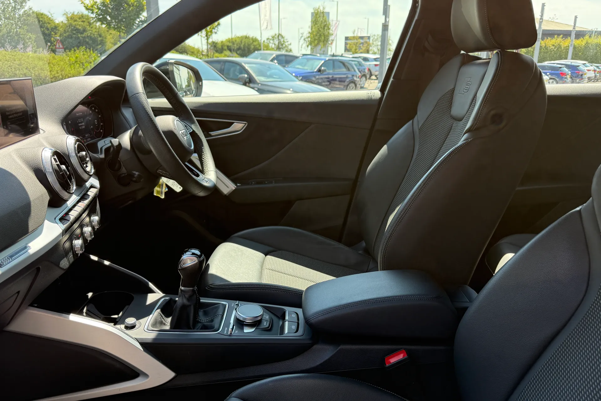 Audi Q2 thumbnail image number 41